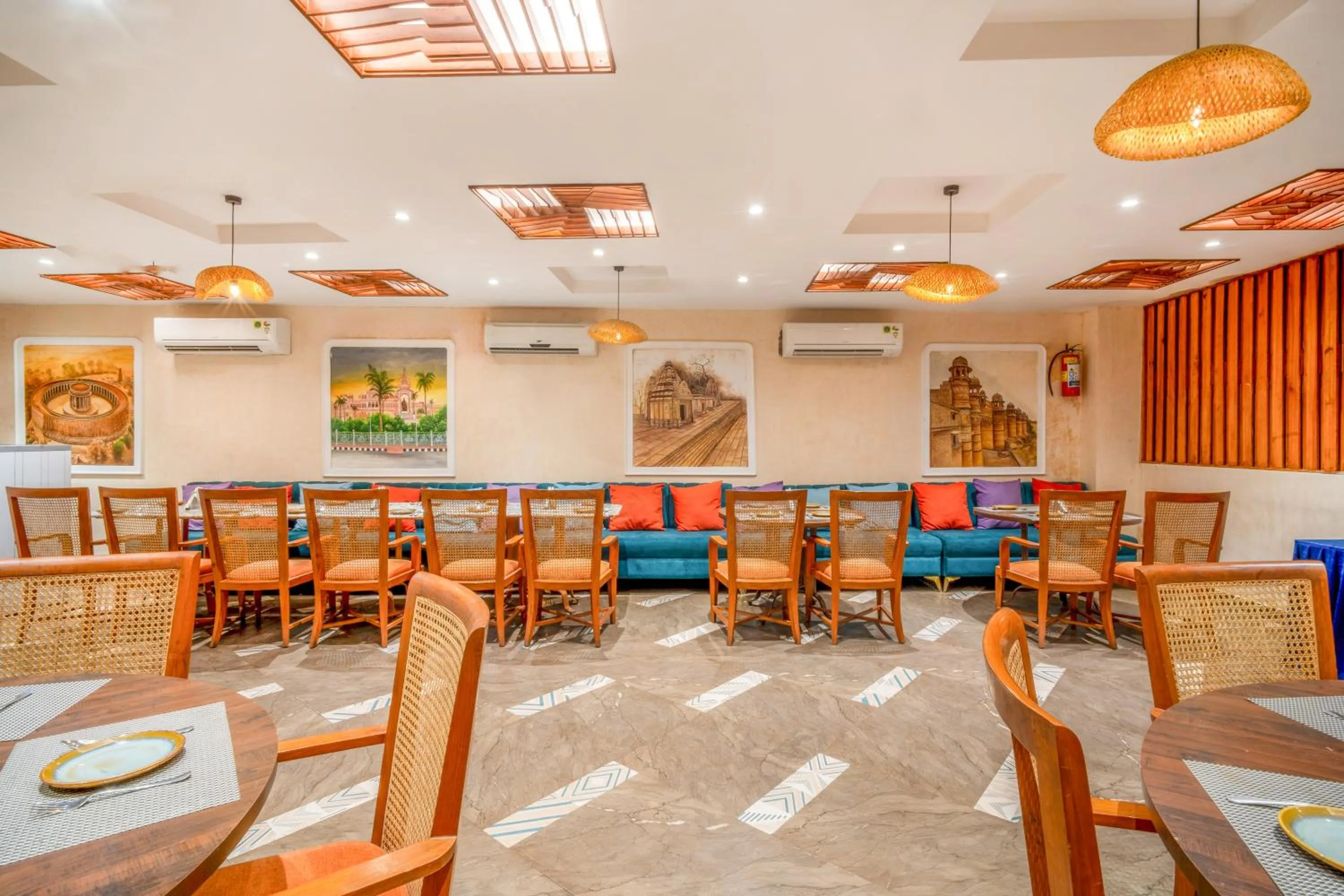 Restaurant/places to eat in The White Seasons