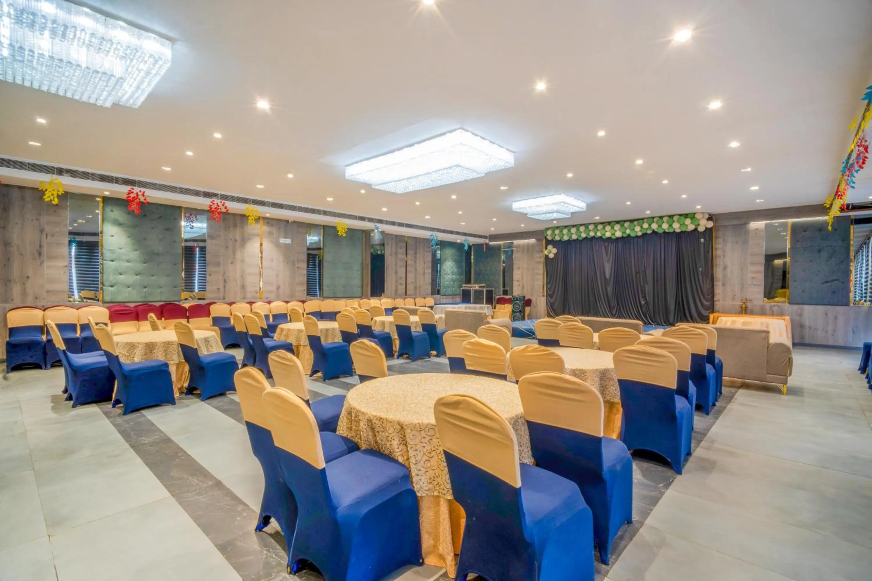 Banquet/Function facilities in The White Seasons