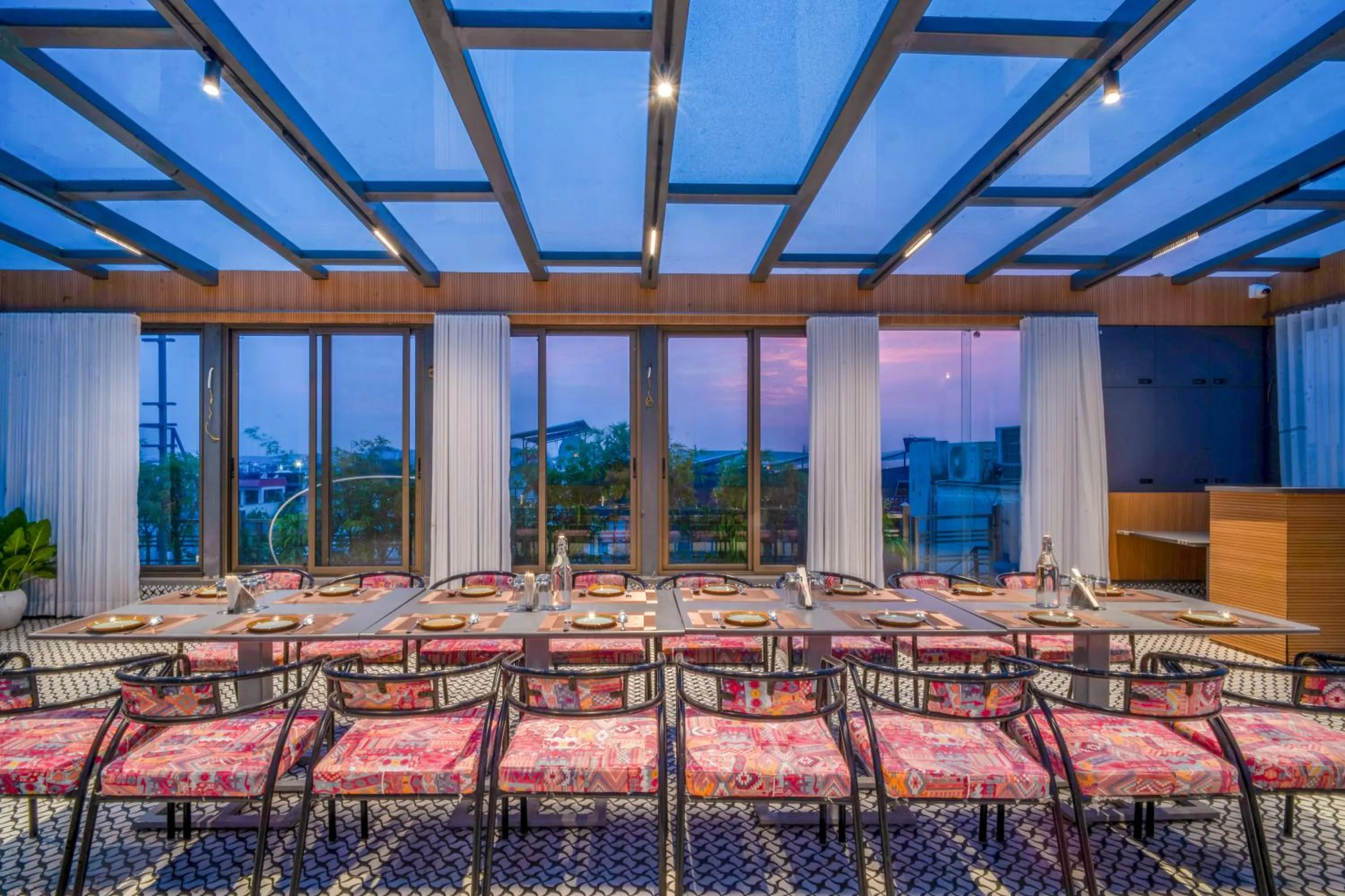 Restaurant/places to eat in The White Seasons