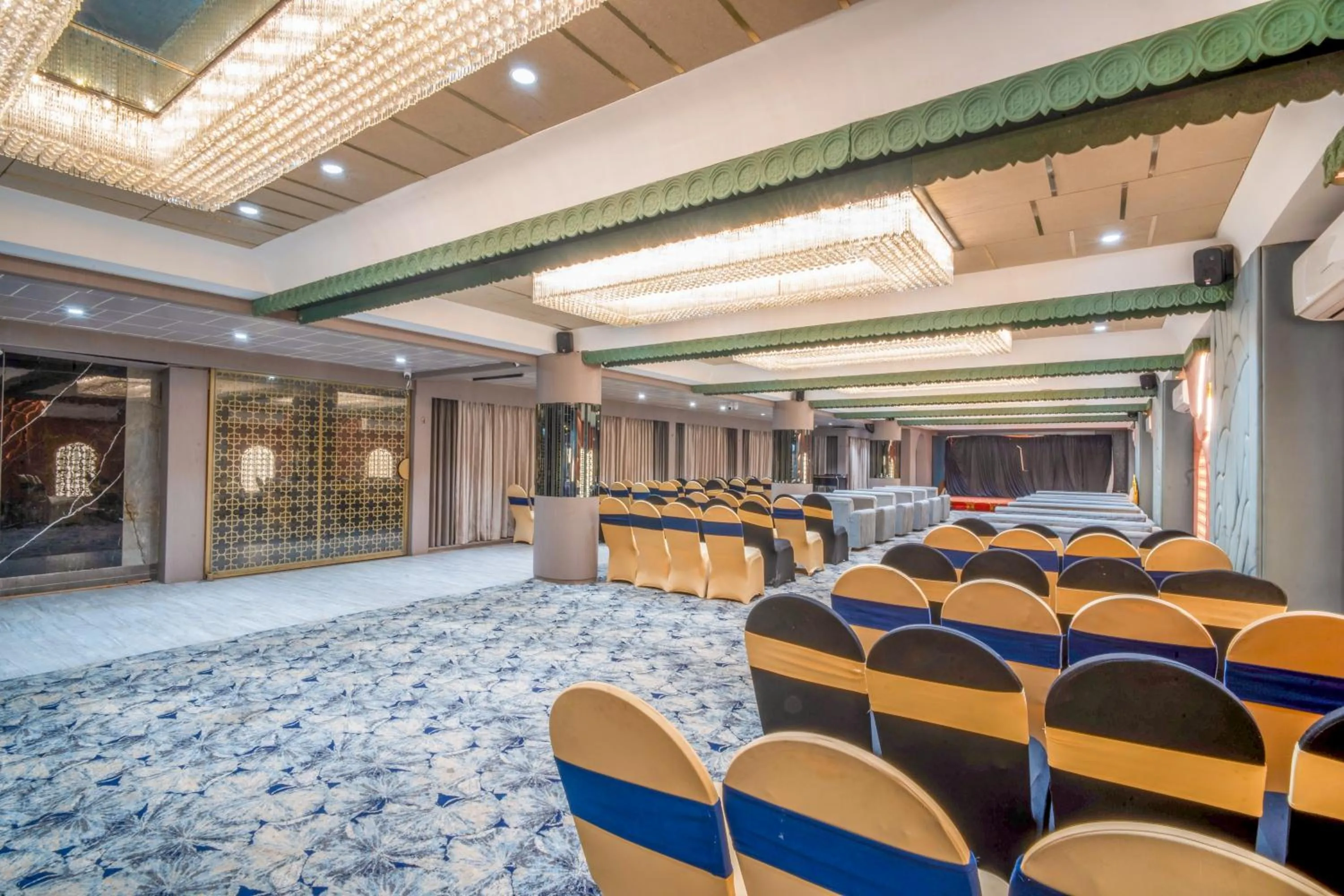 Banquet/Function facilities in The White Seasons