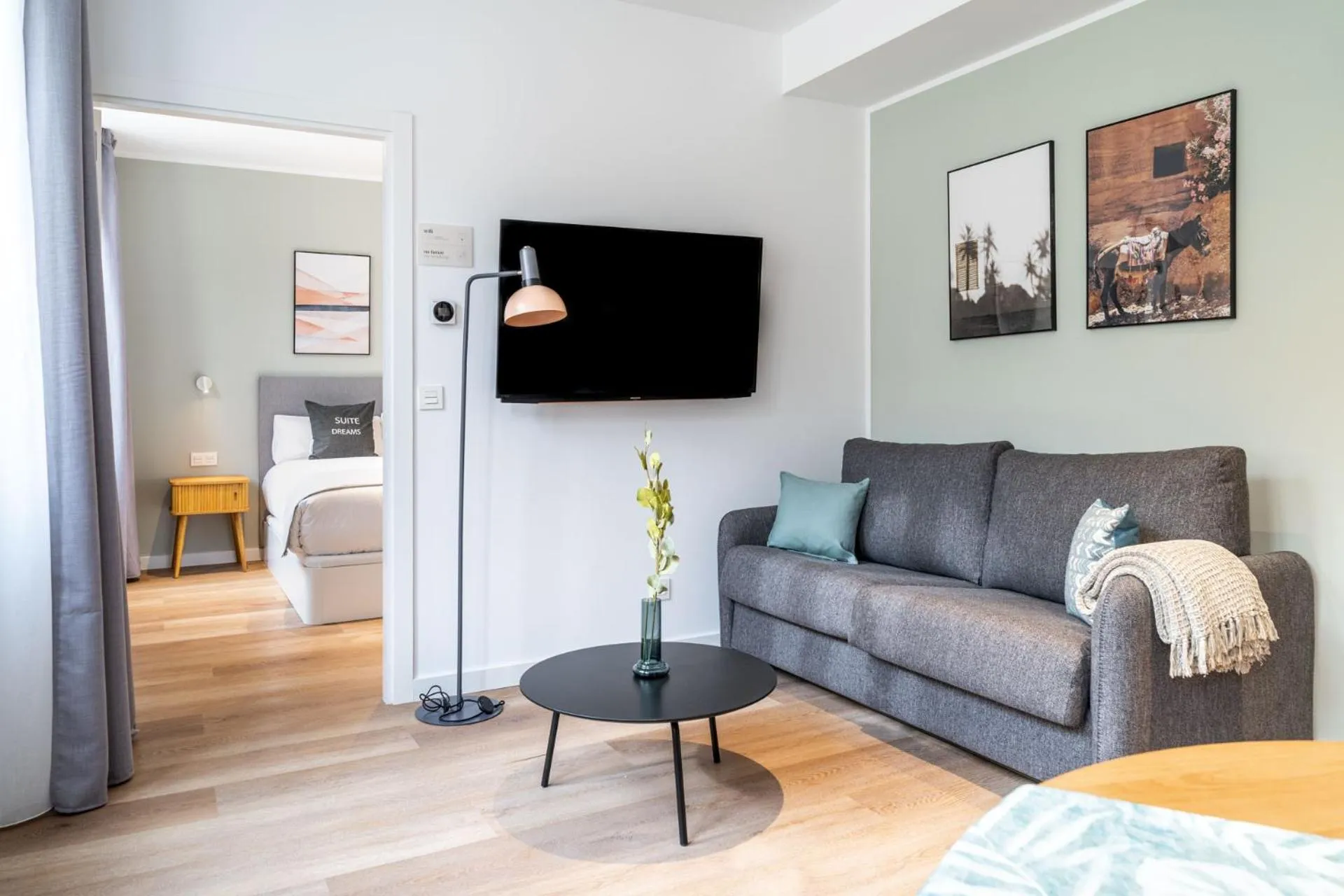 TV and multimedia, Bed in Limehome Sevilla Calle Granada