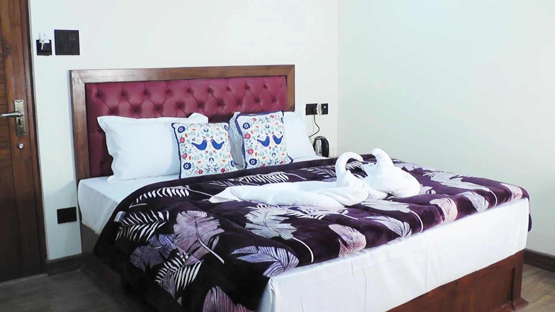 Bed in Hotel Jakhu Heights