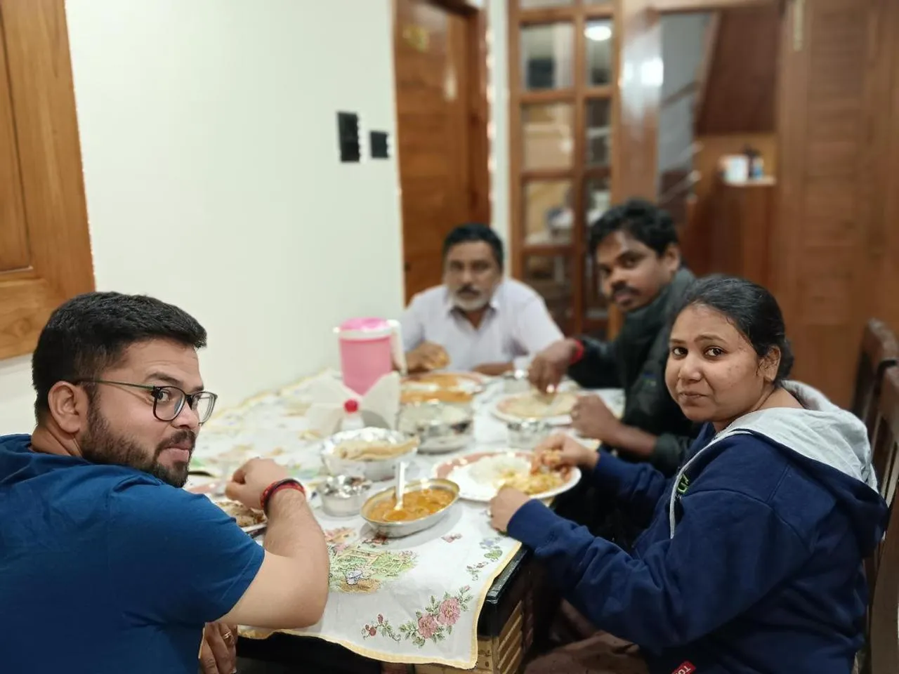 Restaurant/places to eat in Hotel Jakhu Heights