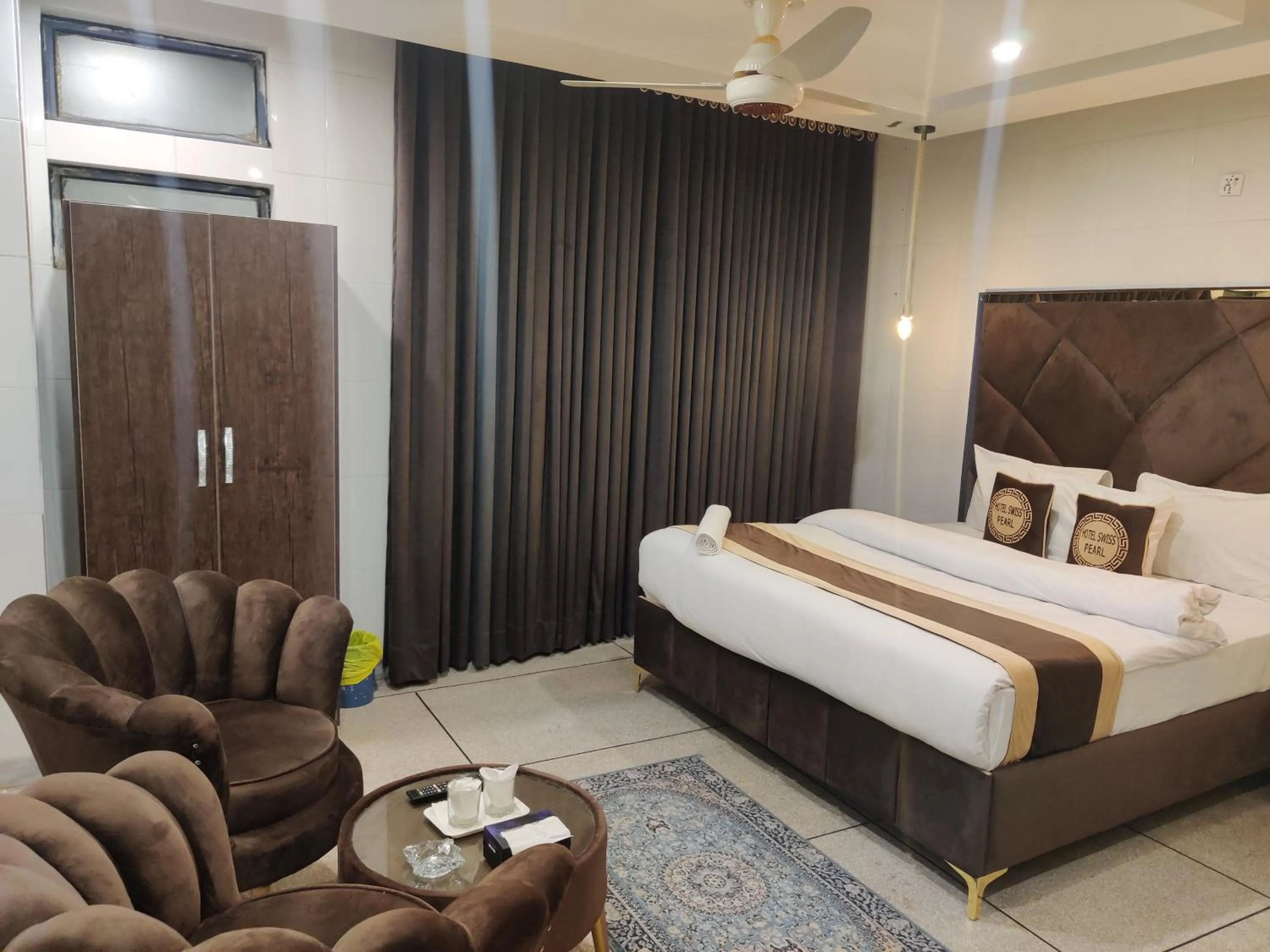 Bed in Hotel Swiss Pearl