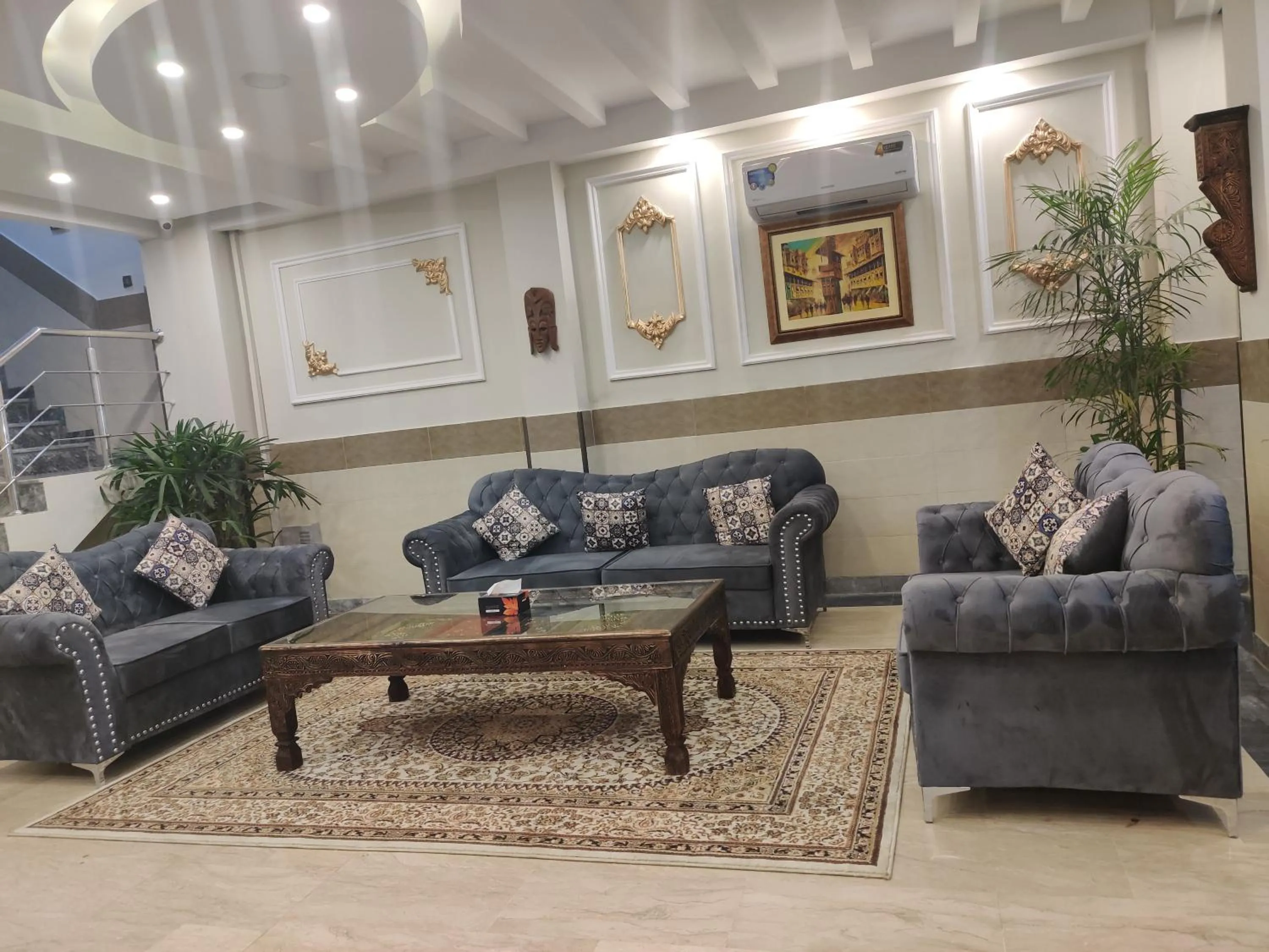 Seating area in Hotel Swiss Pearl