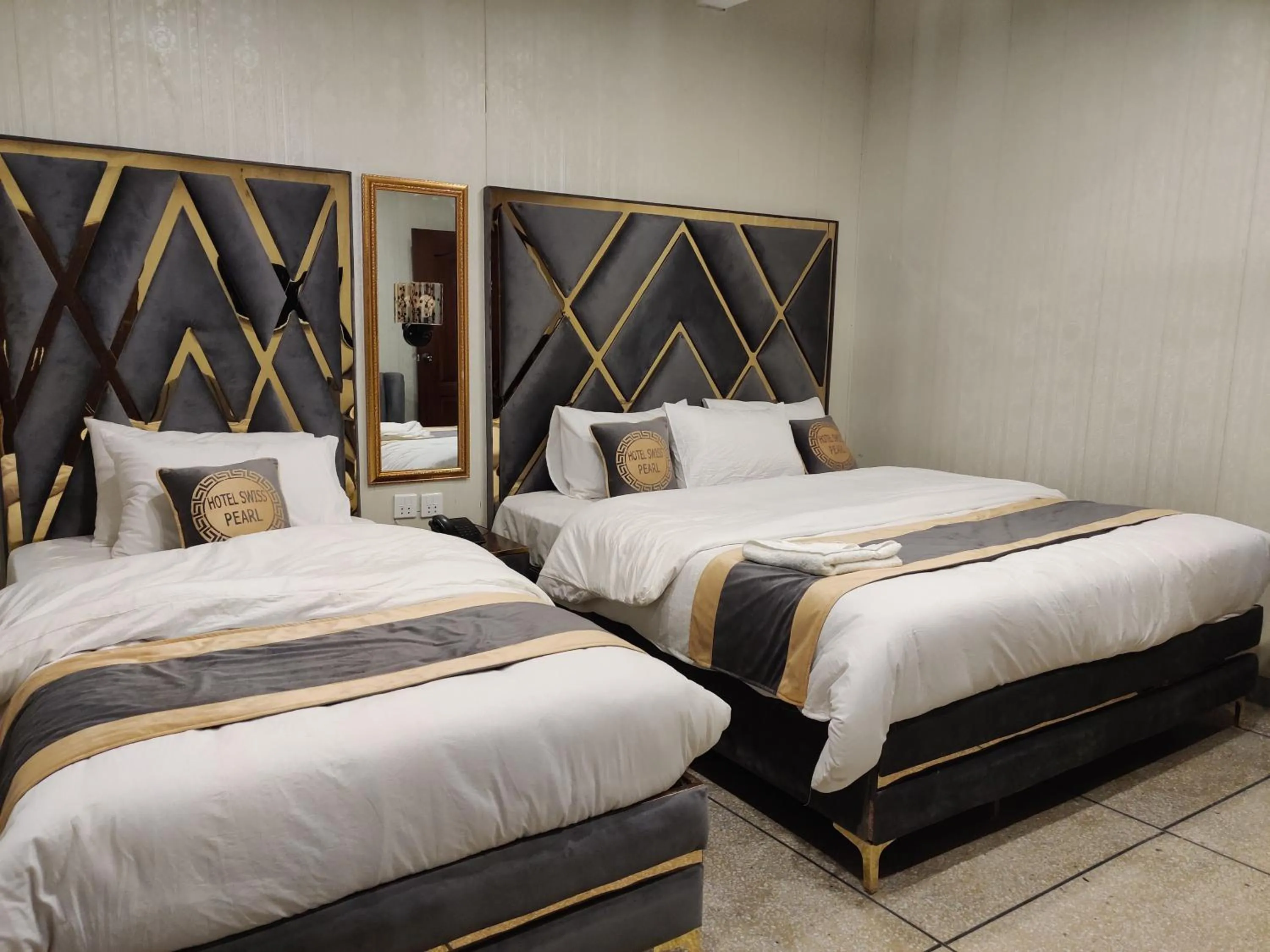 Bed in Hotel Swiss Pearl