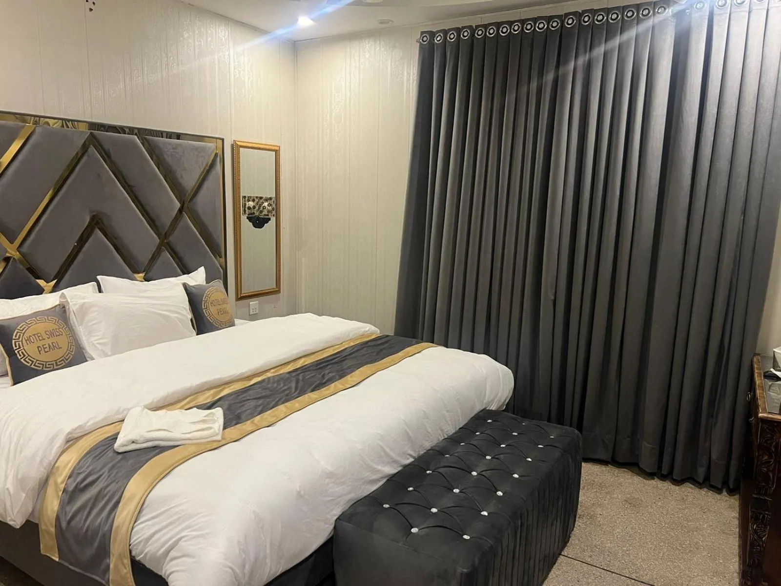 Bed in Hotel Swiss Pearl