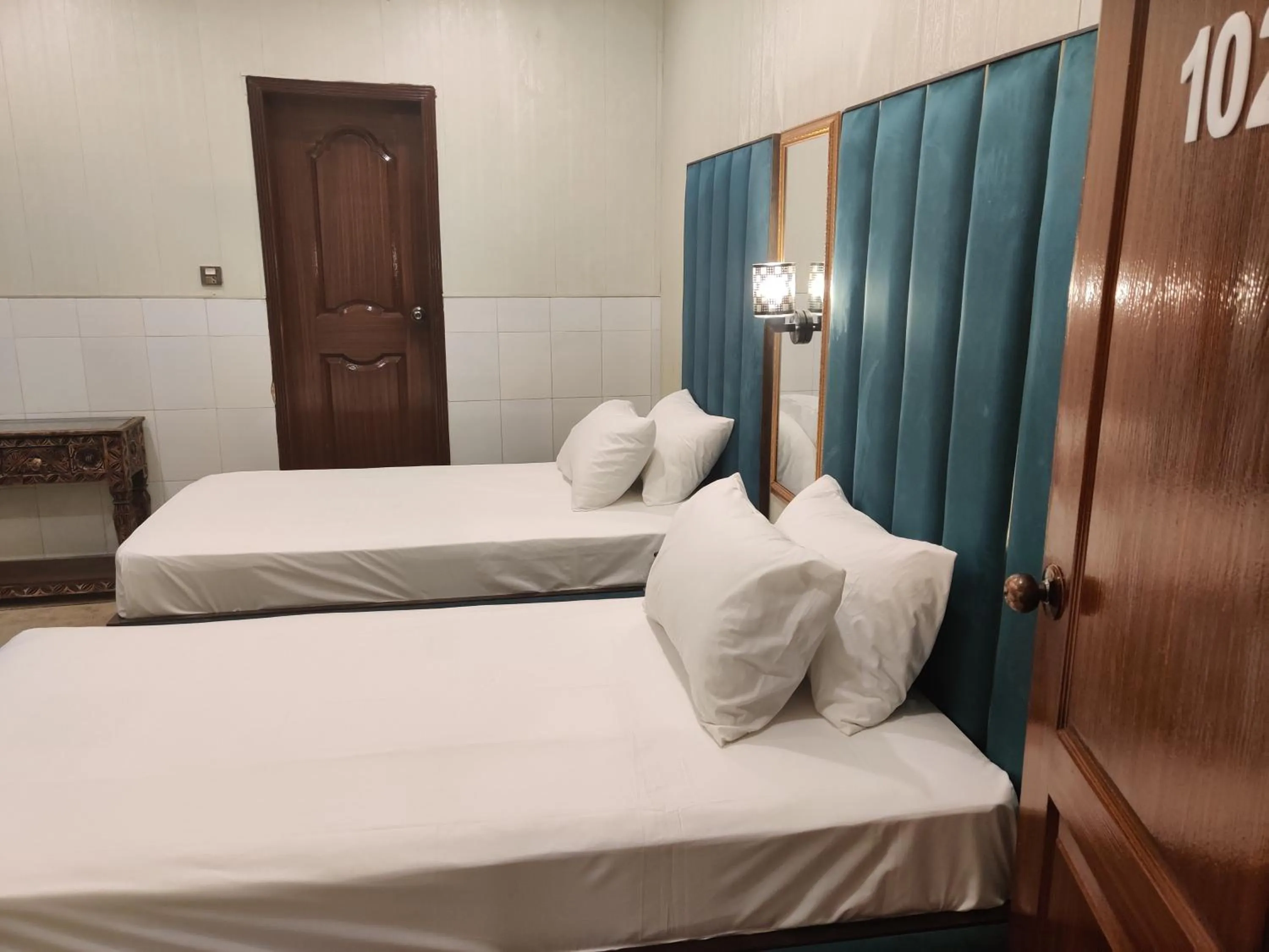 Bed in Hotel Swiss Pearl