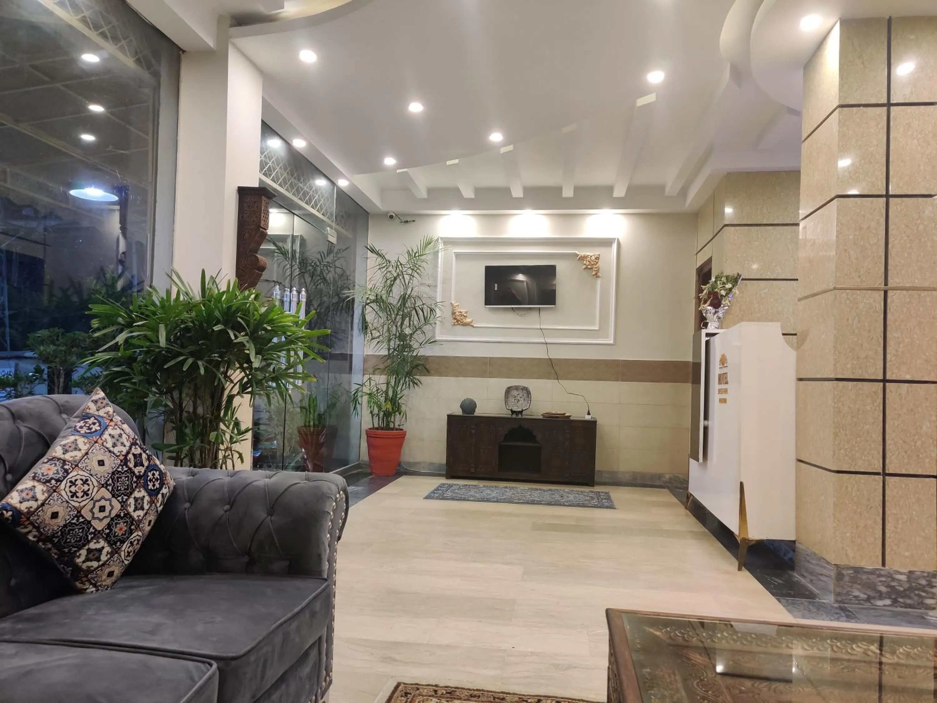 Lobby or reception in Hotel Swiss Pearl