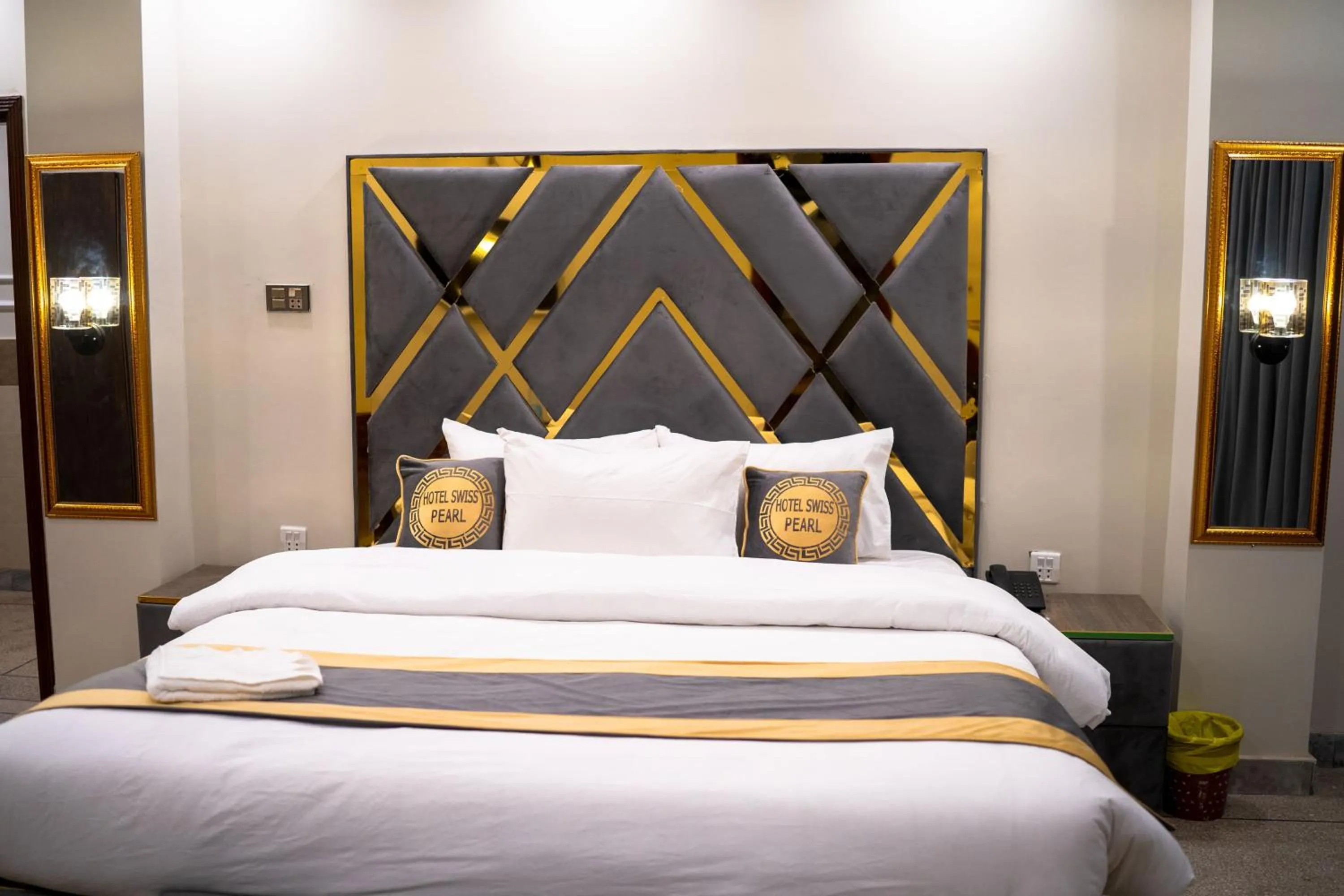 Bed in Hotel Swiss Pearl