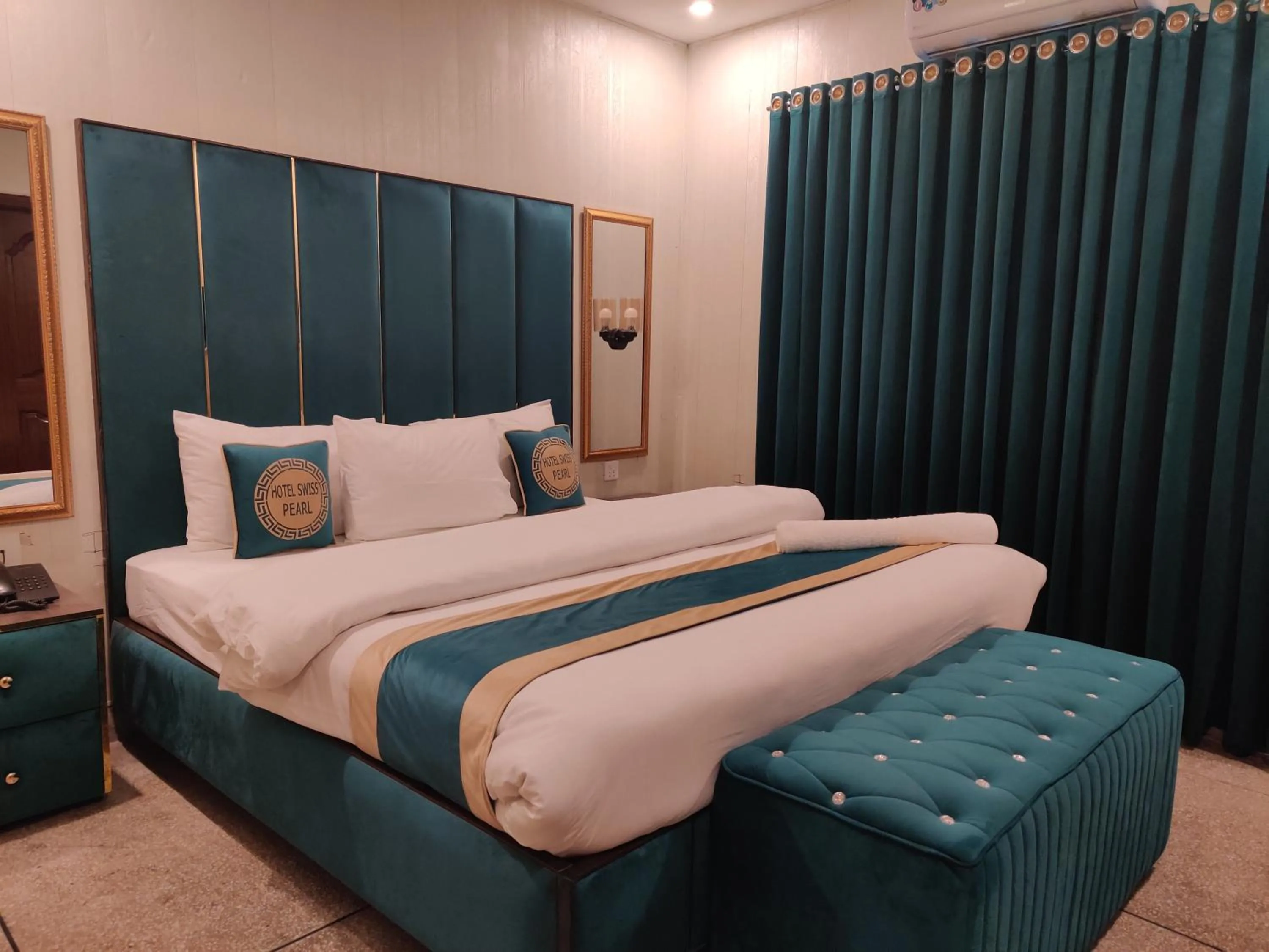 Bed in Hotel Swiss Pearl