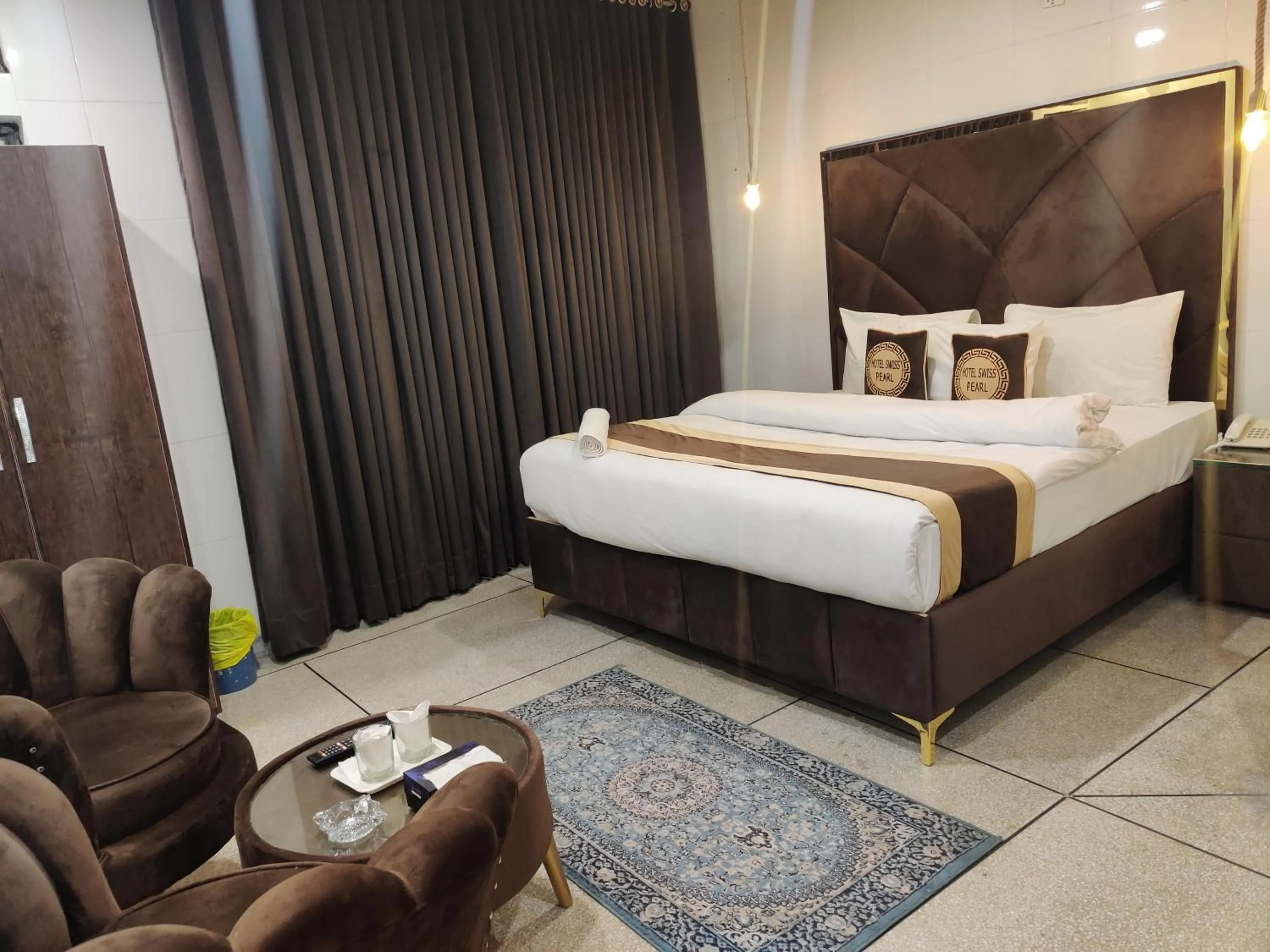 Bed in Hotel Swiss Pearl