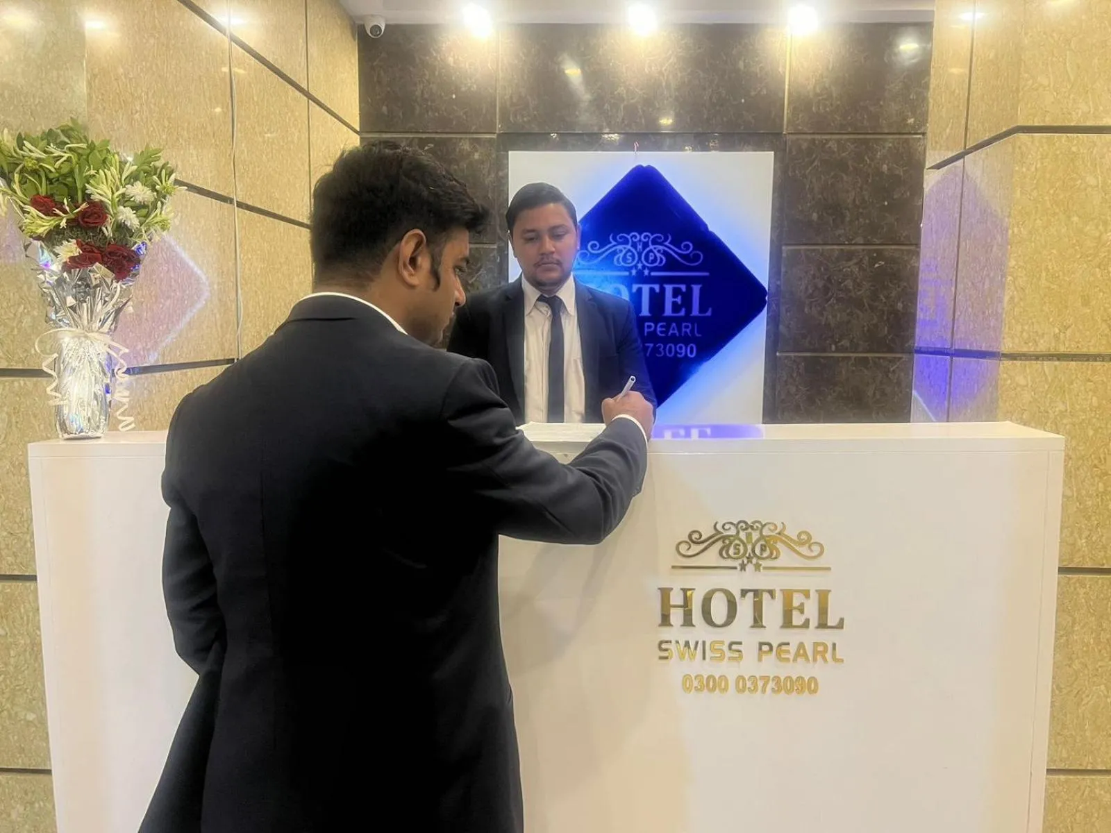 Lobby or reception in Hotel Swiss Pearl