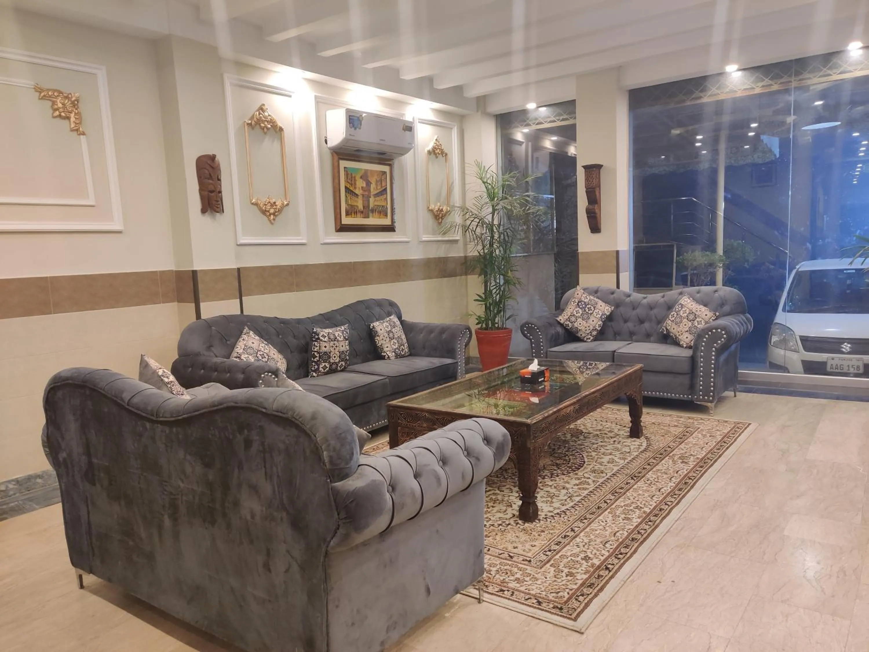 Seating area in Hotel Swiss Pearl