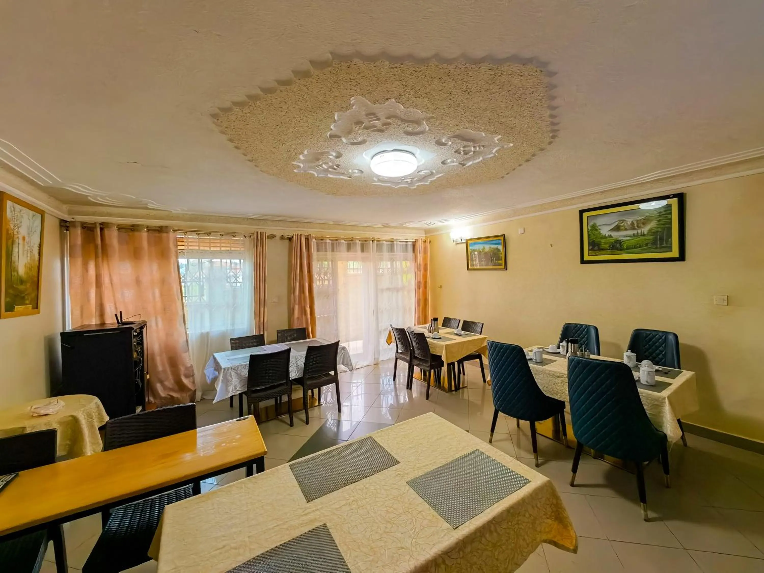 Restaurant/places to eat in Fancy Hotel Munyonyo