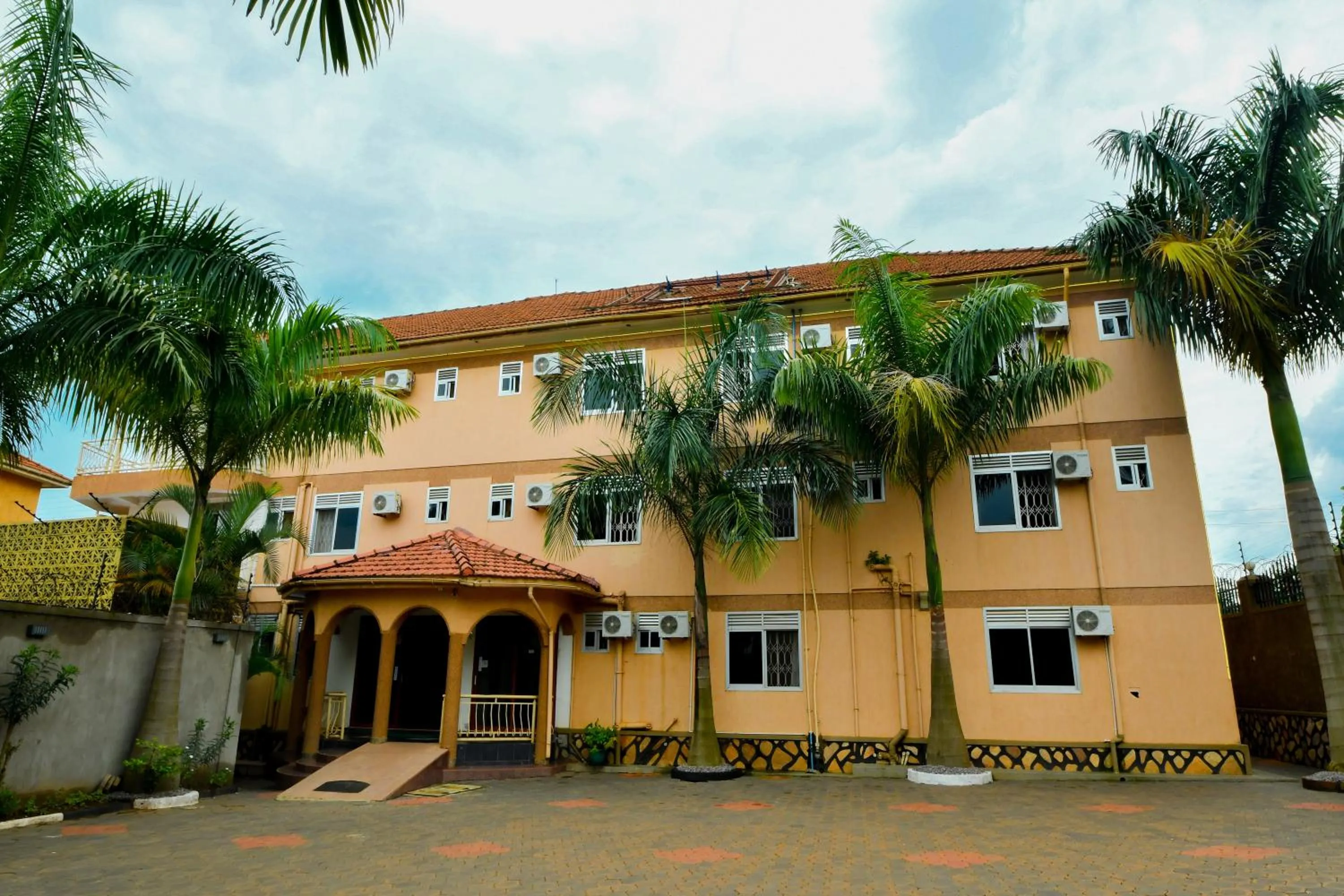 Parking in Fancy Hotel Munyonyo