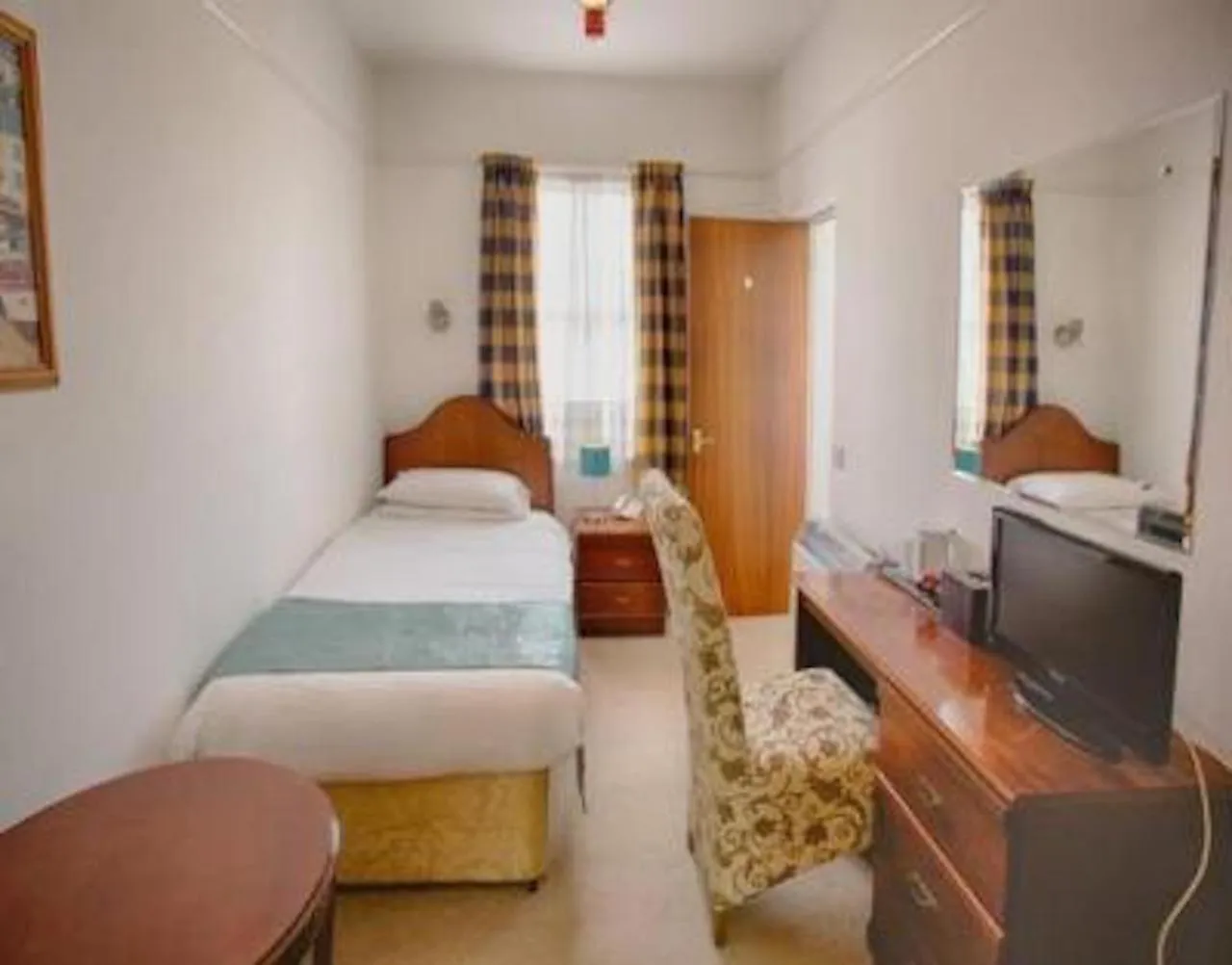 Bedroom, Bed in The Embassy Hotel