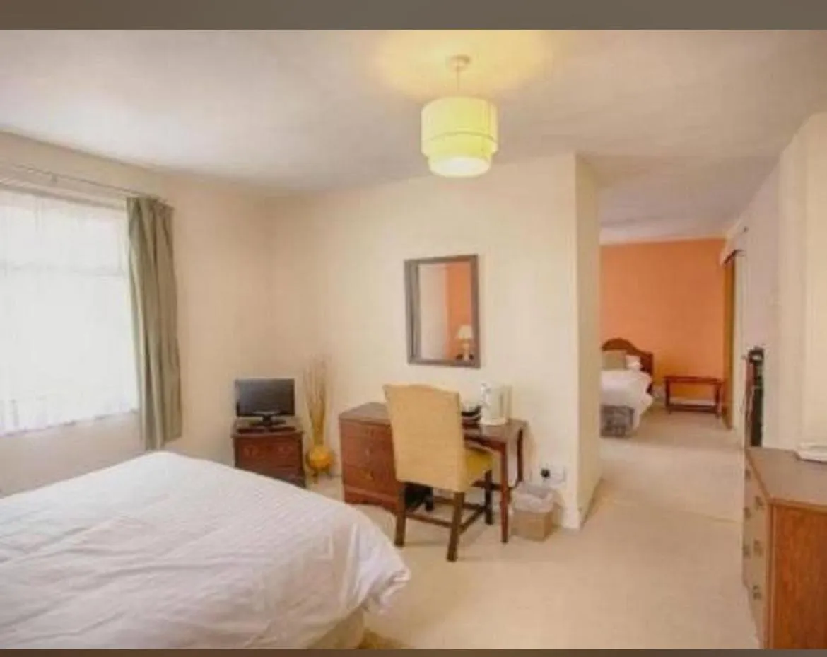 Bedroom, Bed in The Embassy Hotel