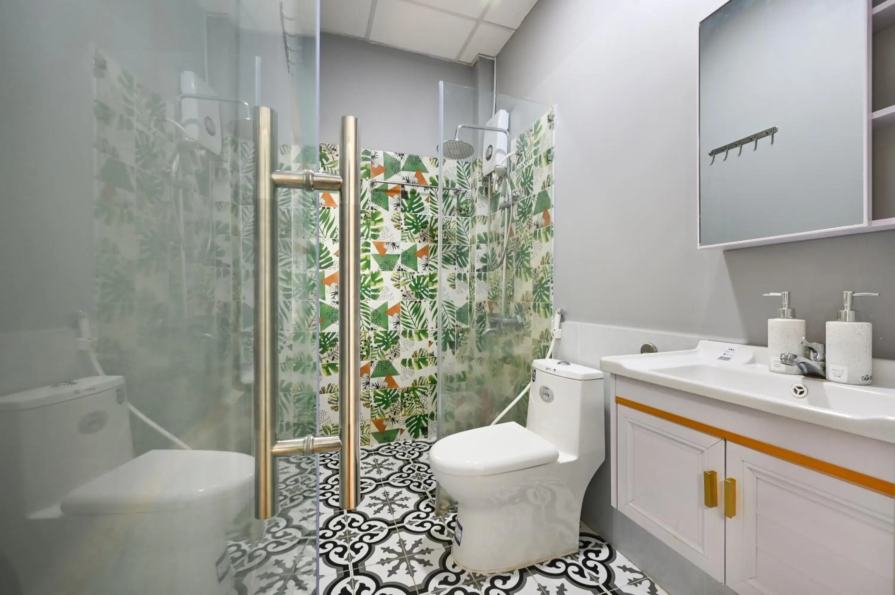 Shower in LalaHouse Summer Park Shower in LalaHouse Summer Park