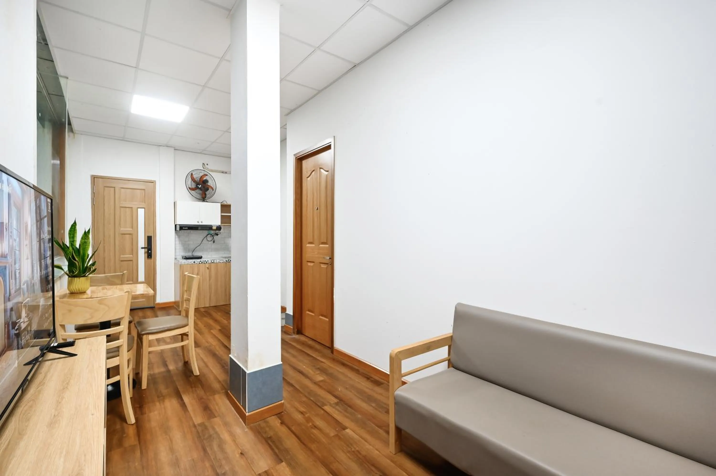 Communal lounge/ TV room in LalaHouse Summer Park