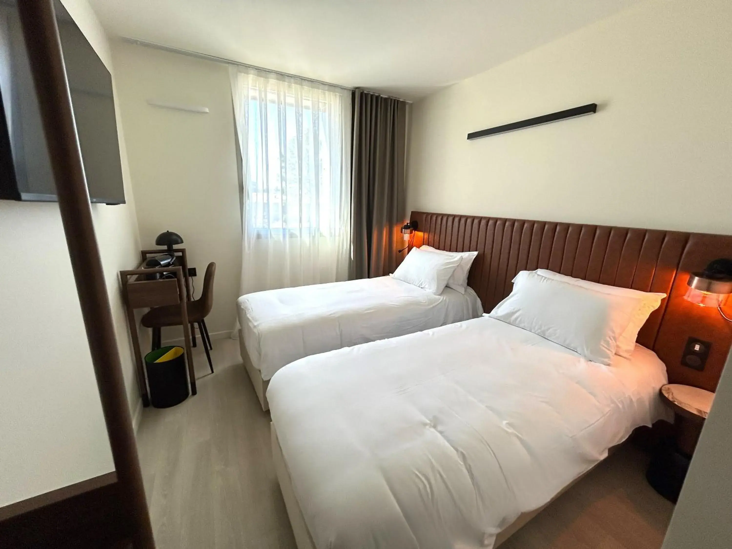 Twin Room in Adonis le Castellet Twin Room in Adonis le Castellet