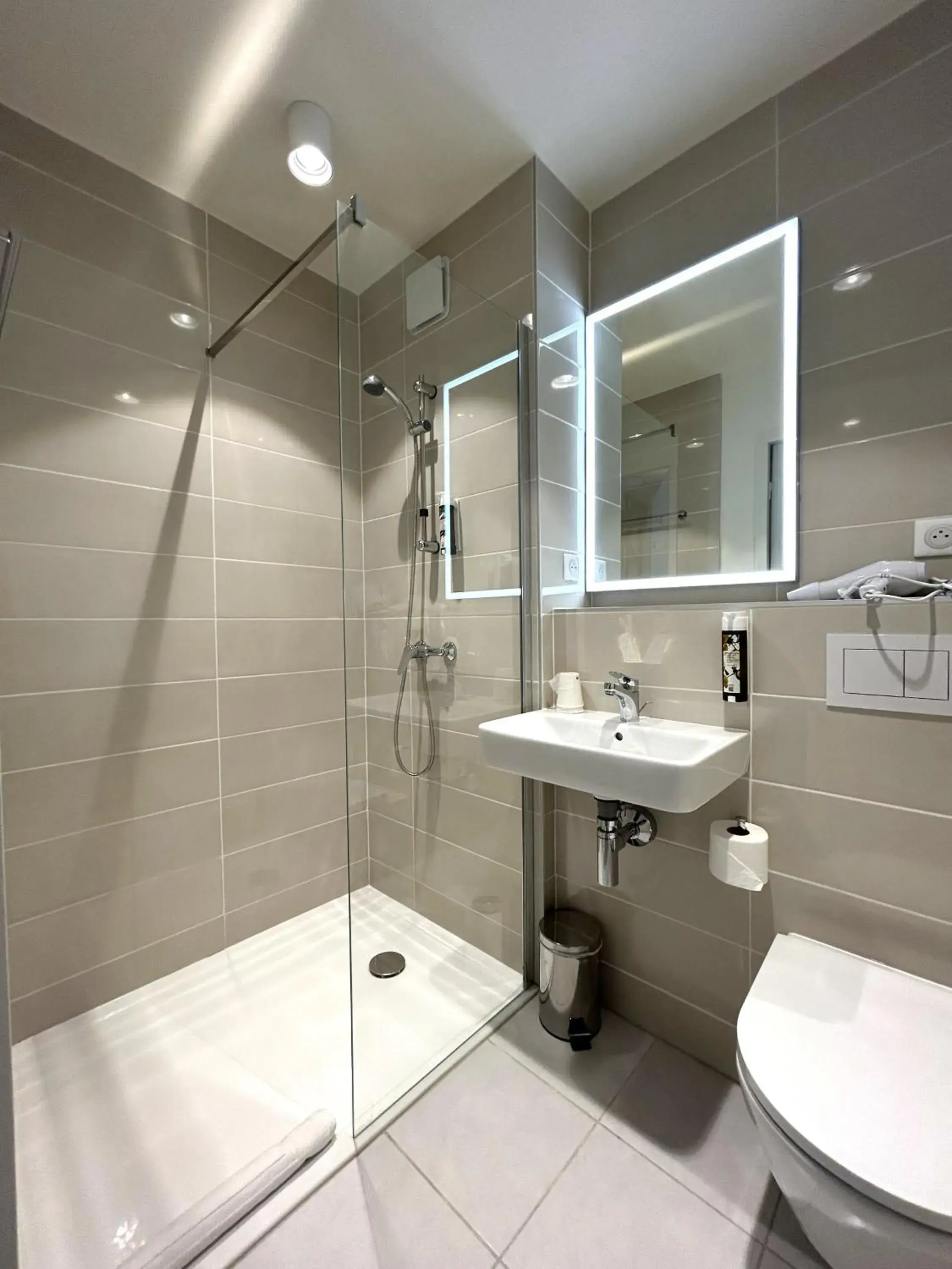 Twin Room in Adonis le Castellet Twin Room in Adonis le Castellet