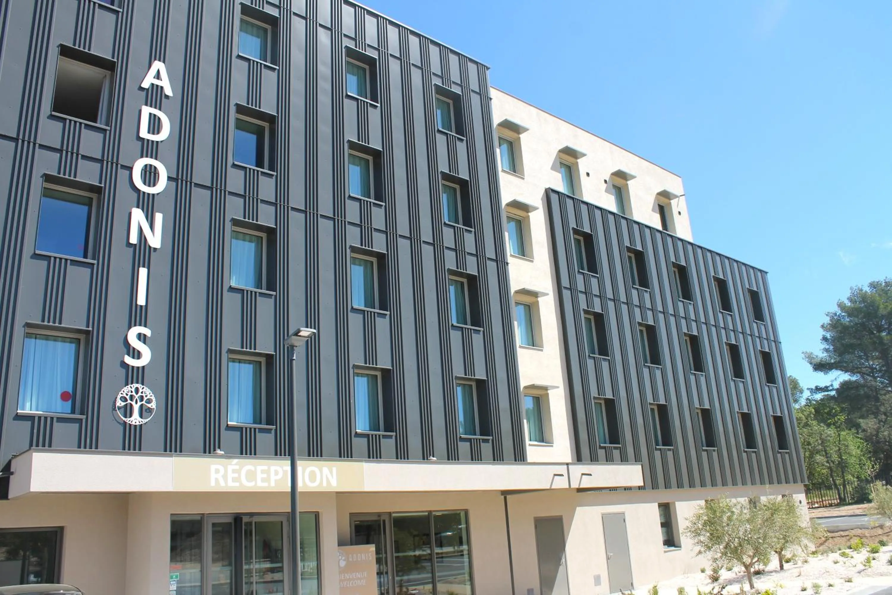 Property building in Adonis le Castellet