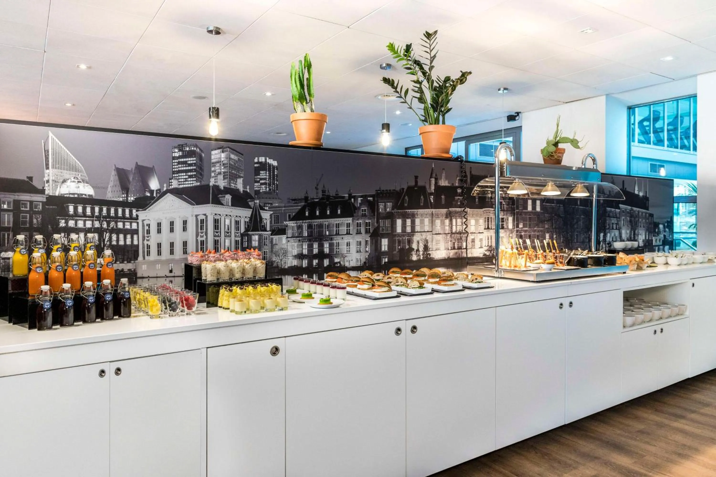 Restaurant/places to eat in NH Den Haag