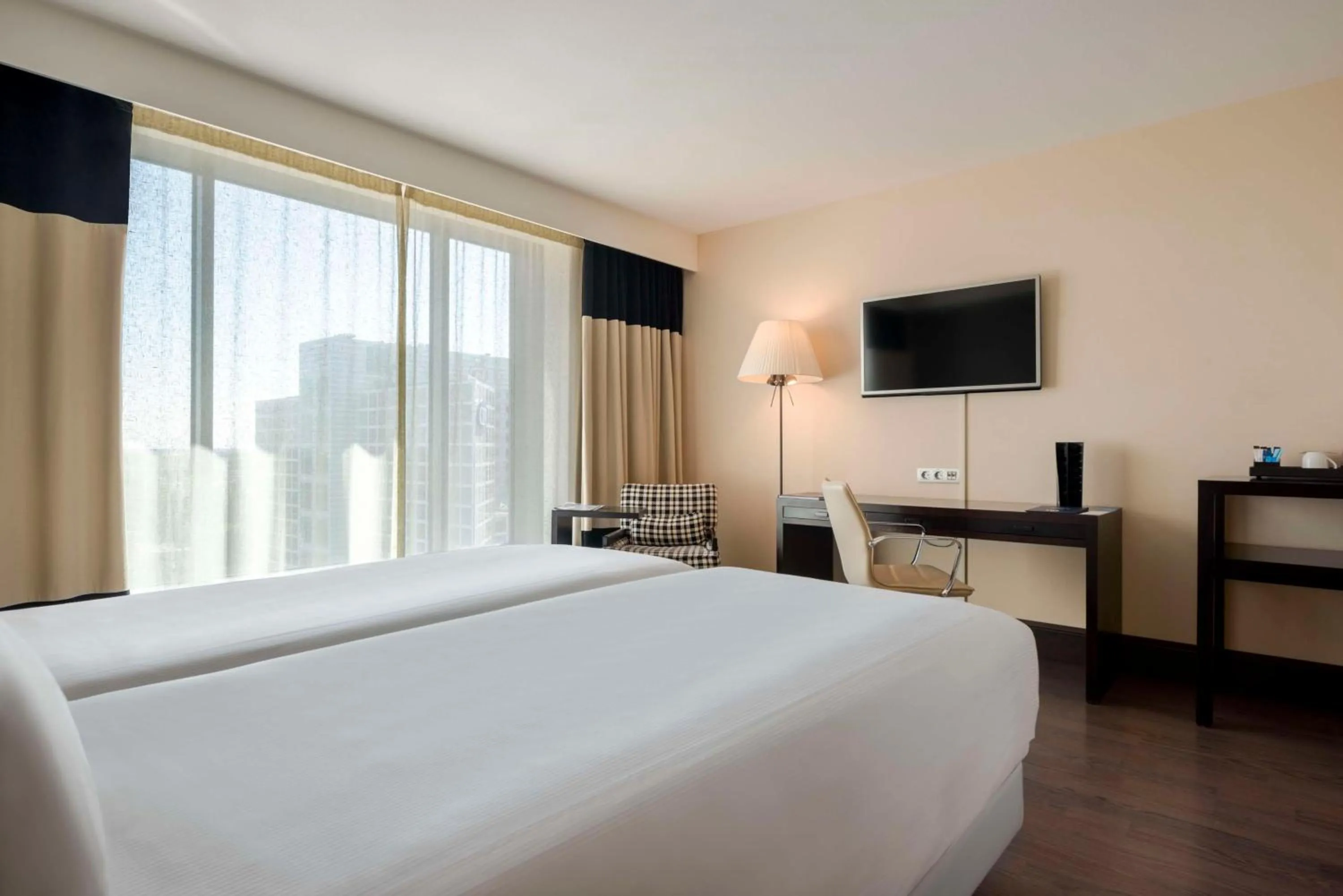 Standard Twin Room Dinner Package - single occupancy in NH Den Haag