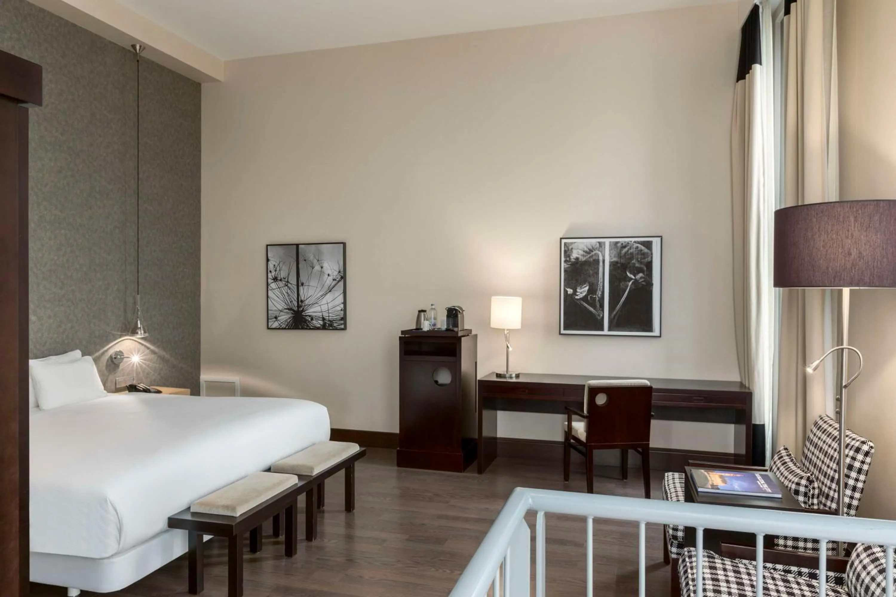 Photo of the whole room, Bed in NH Den Haag