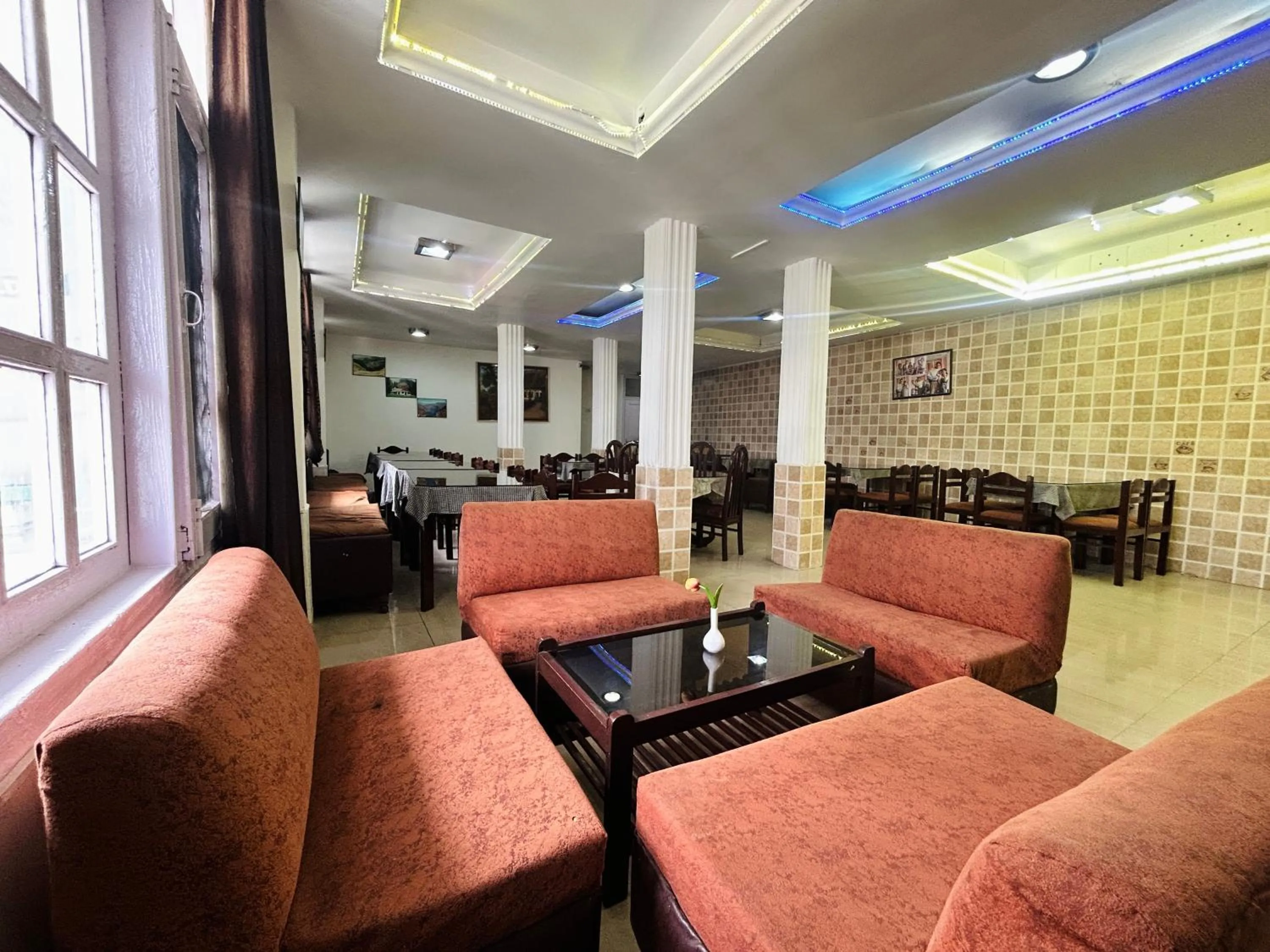 Restaurant/places to eat in Western Nest International