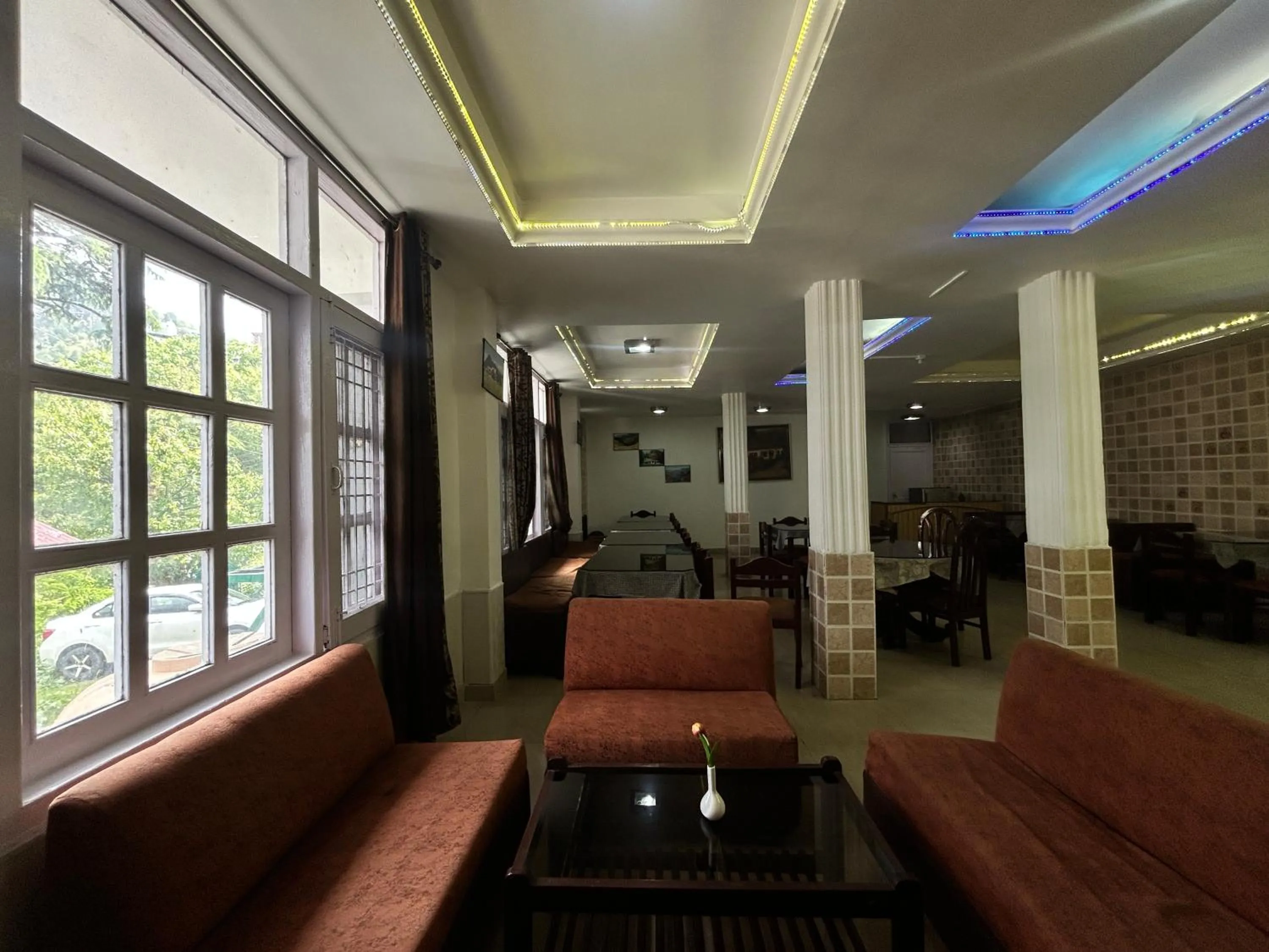 Restaurant/places to eat in Western Nest International