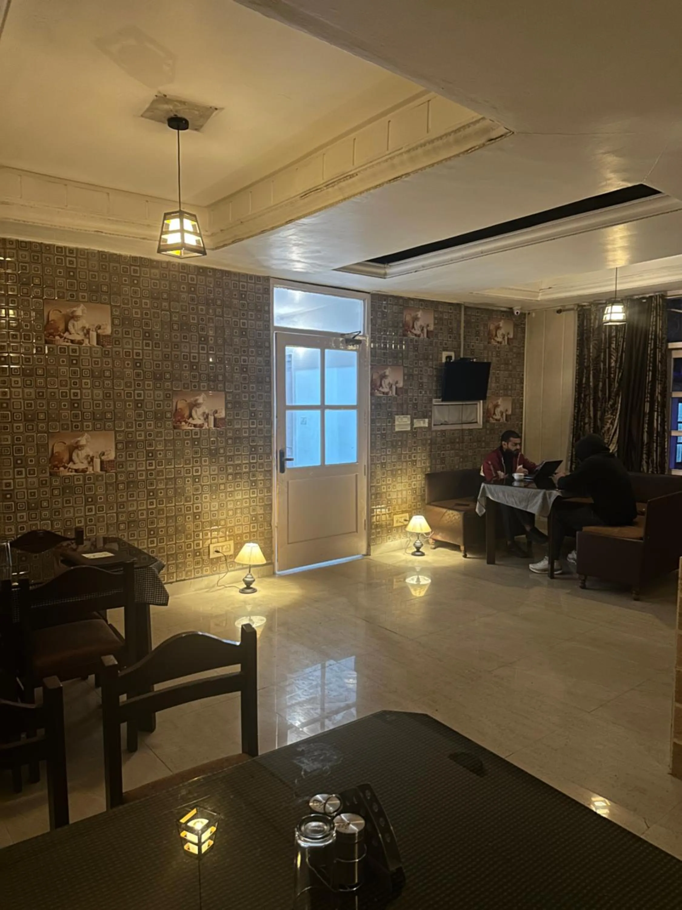 Restaurant/places to eat in Western Nest International