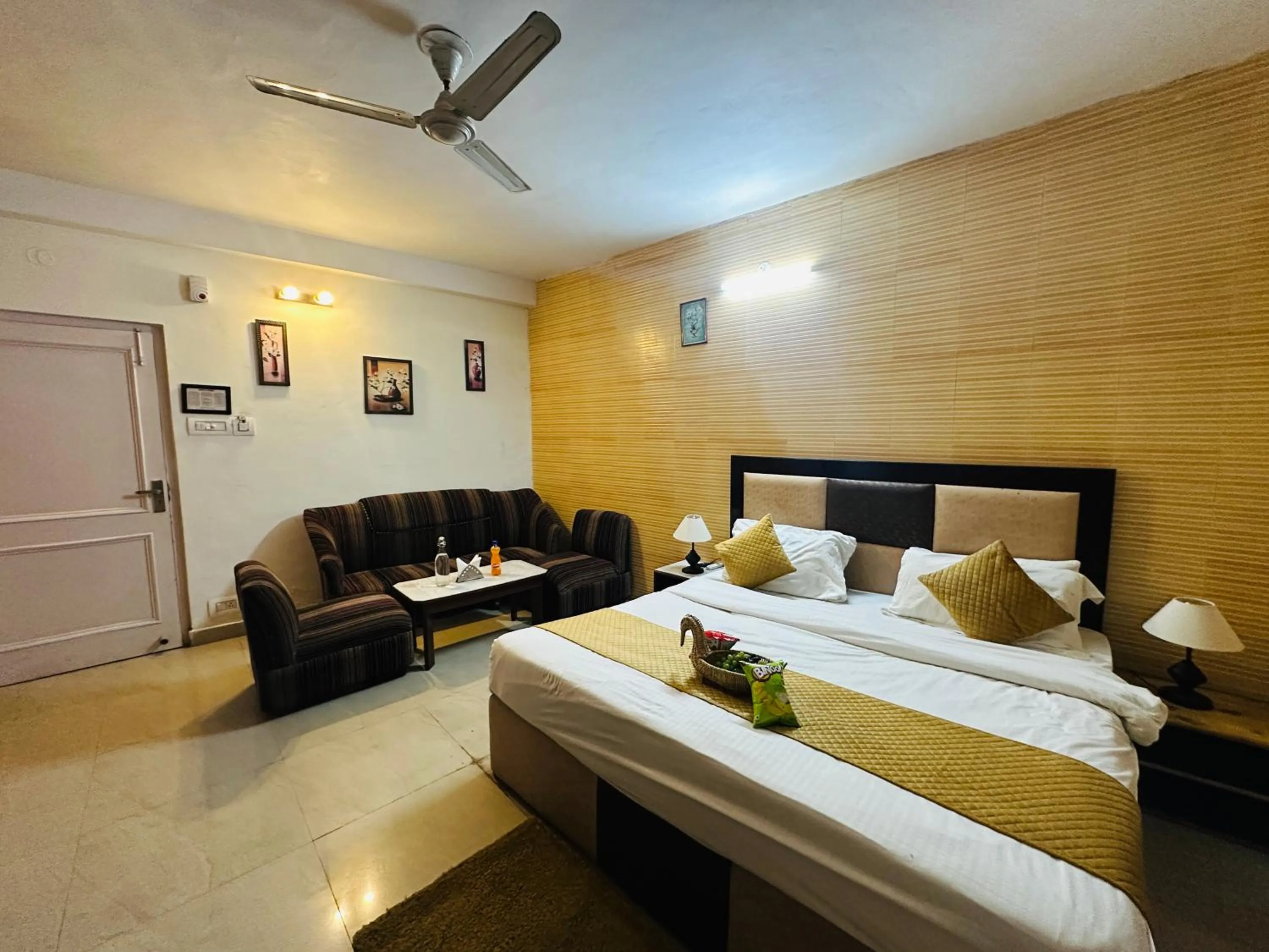 Seating area, Bed in Western Nest International