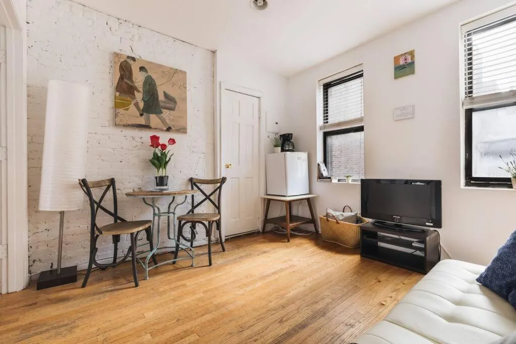 TV and multimedia in East Village Townhouse