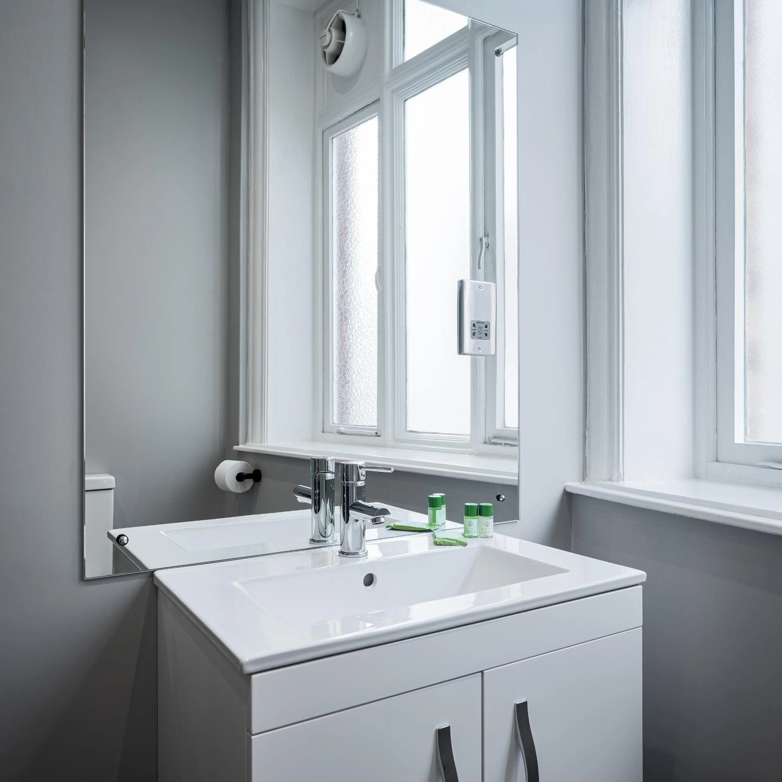 Bathroom in Elephant and Castle