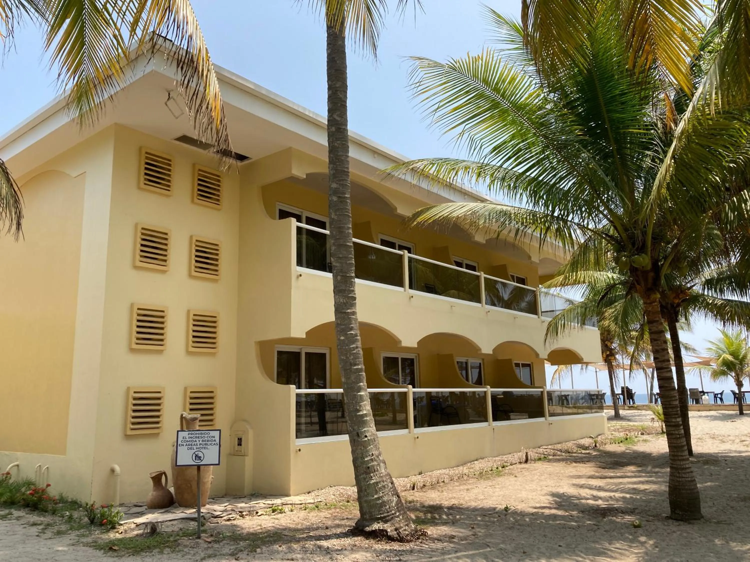 Property building in Honduras Shores Plantations