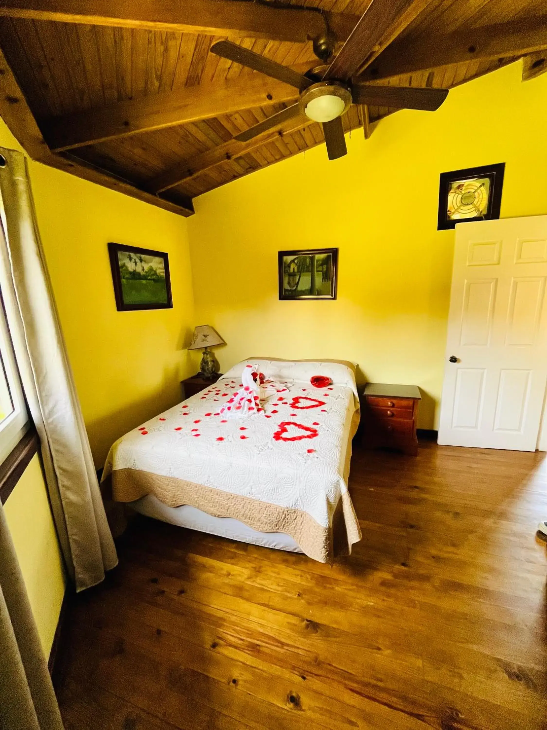 Large Double Room in Honduras Shores Plantations Large Double Room in Honduras Shores Plantations