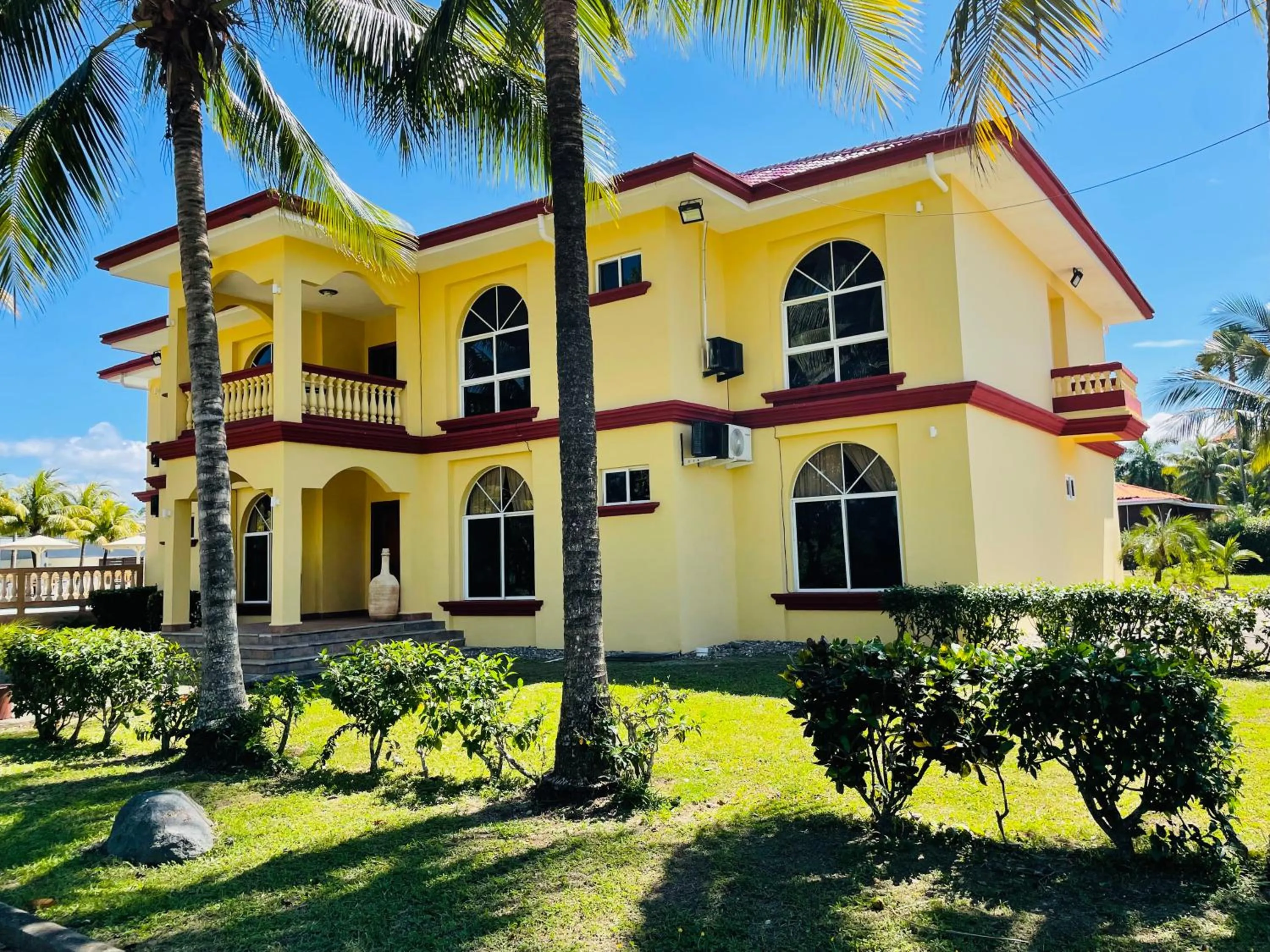 Property building in Honduras Shores Plantations