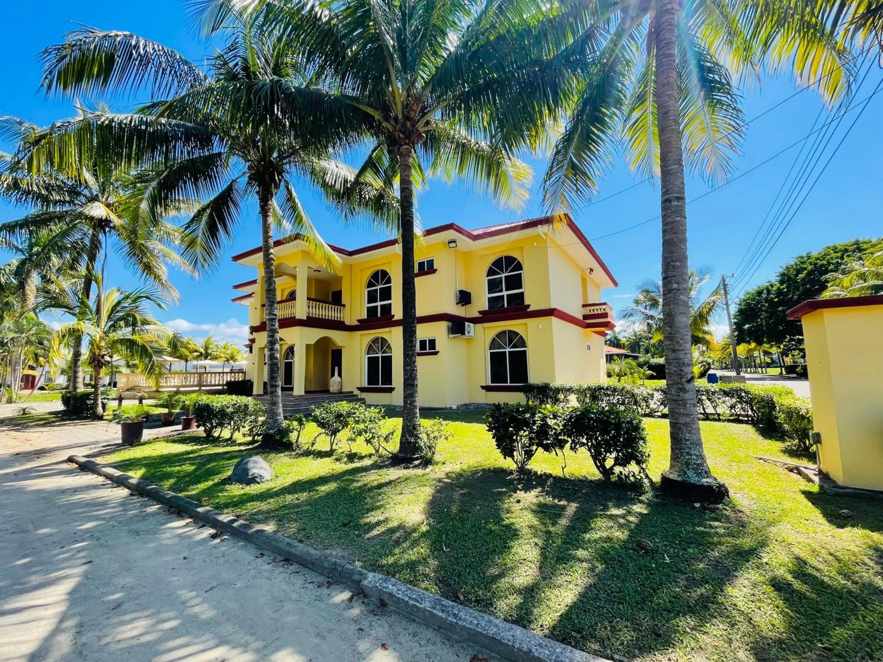 Property building in Honduras Shores Plantations
