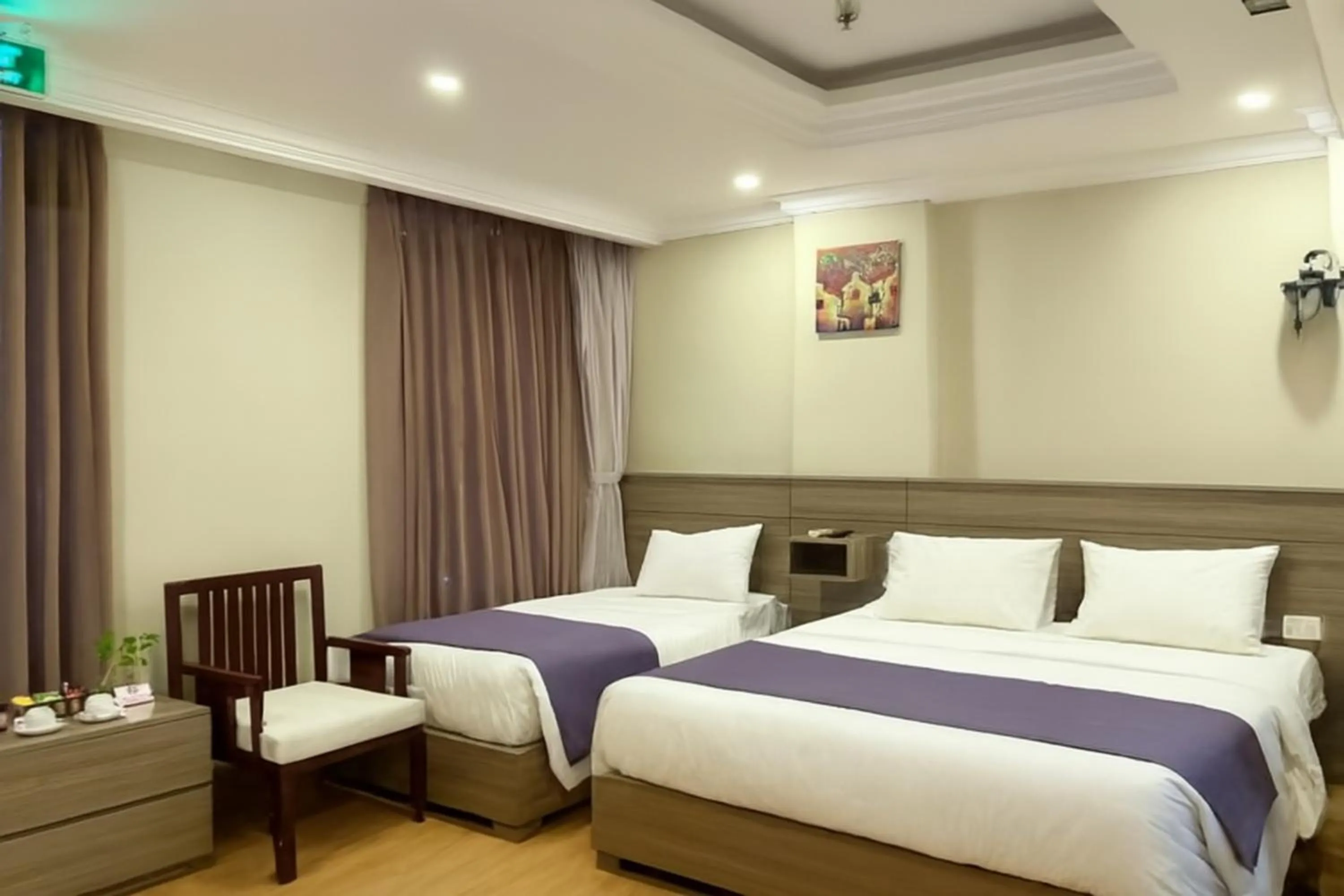 Photo of the whole room, Bed in Yen Indochine