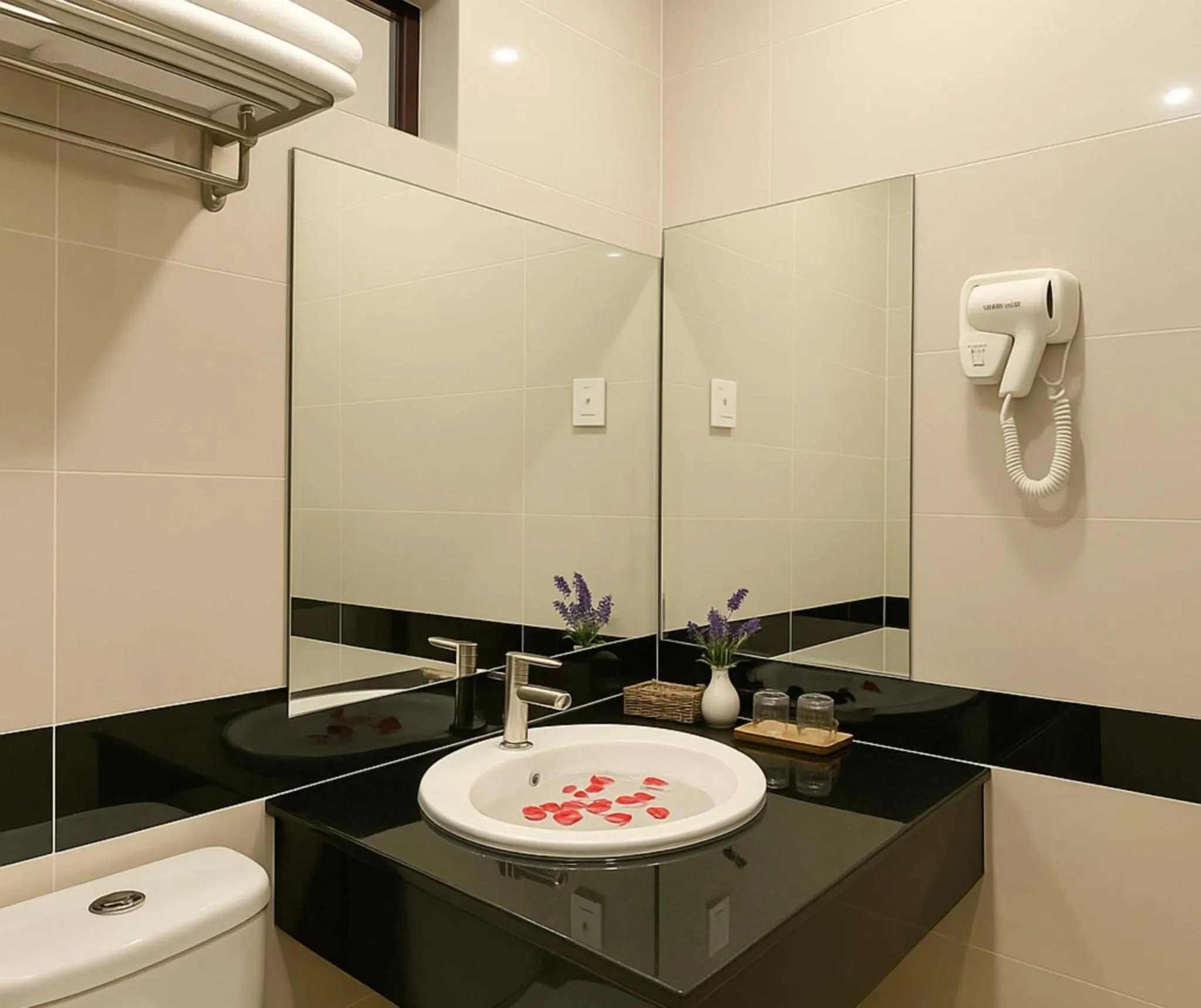 Shower in Yen Indochine