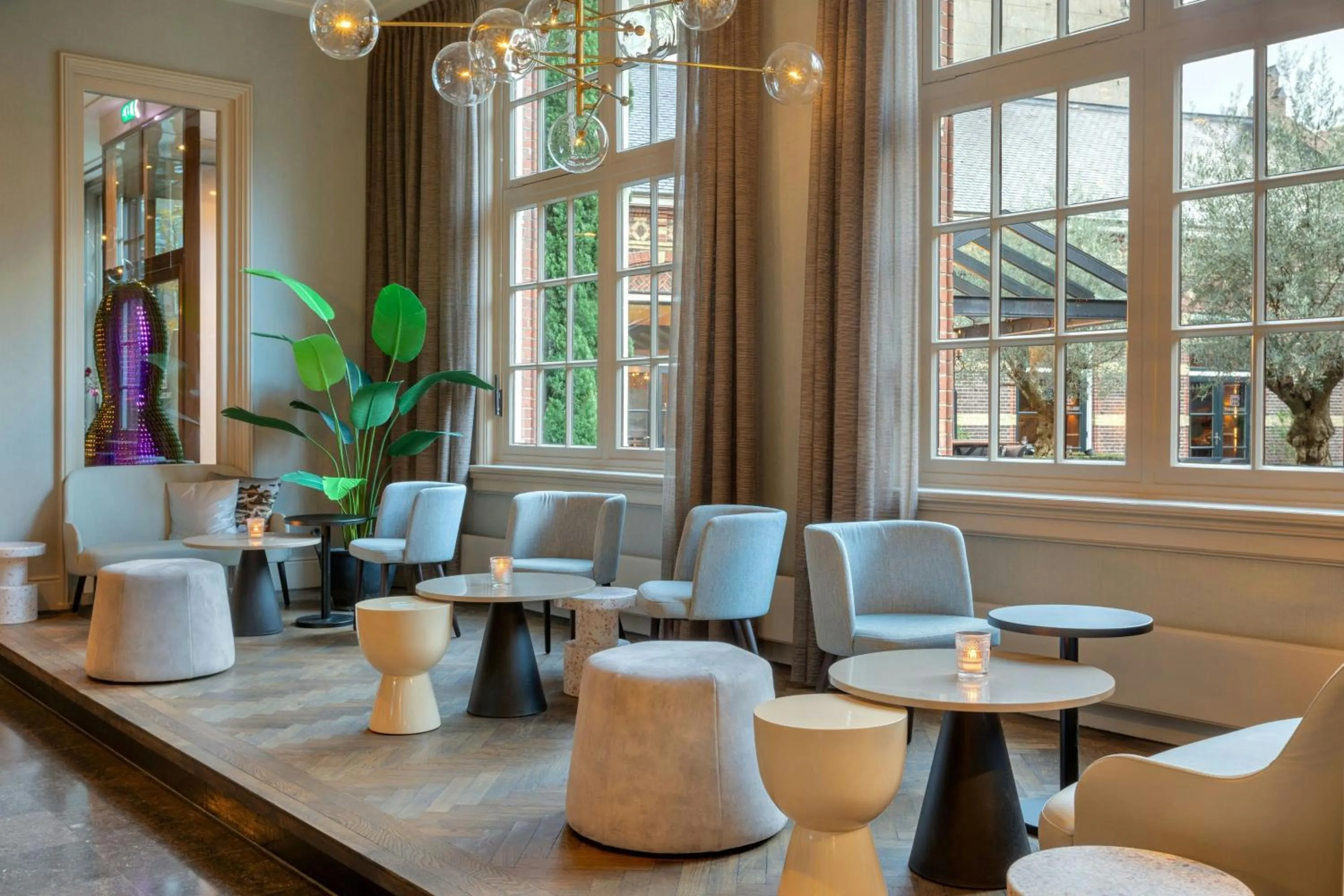 Lounge or bar in The College Hotel Amsterdam, Autograph Collection