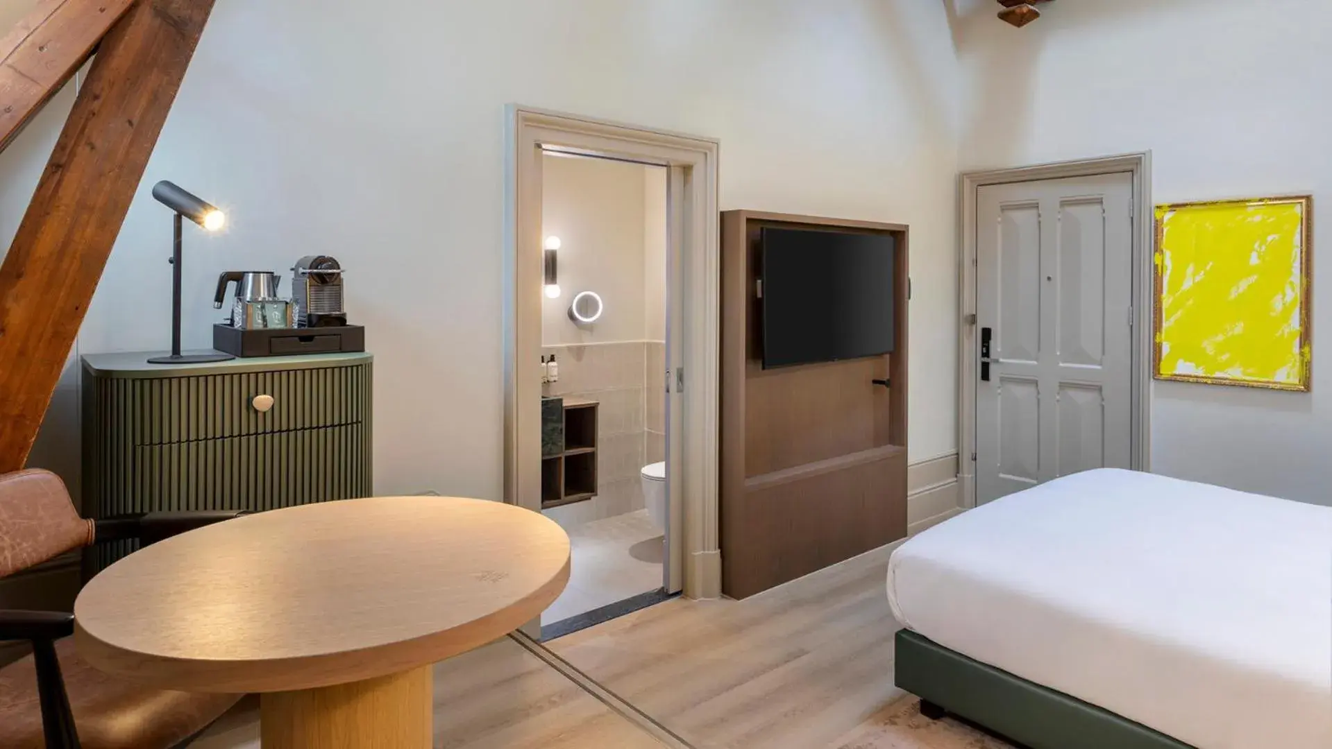 Photo of the whole room, Bed in The College Hotel Amsterdam, Autograph Collection Photo of the whole room, Bed in The College Hotel Amsterdam, Autograph Collection