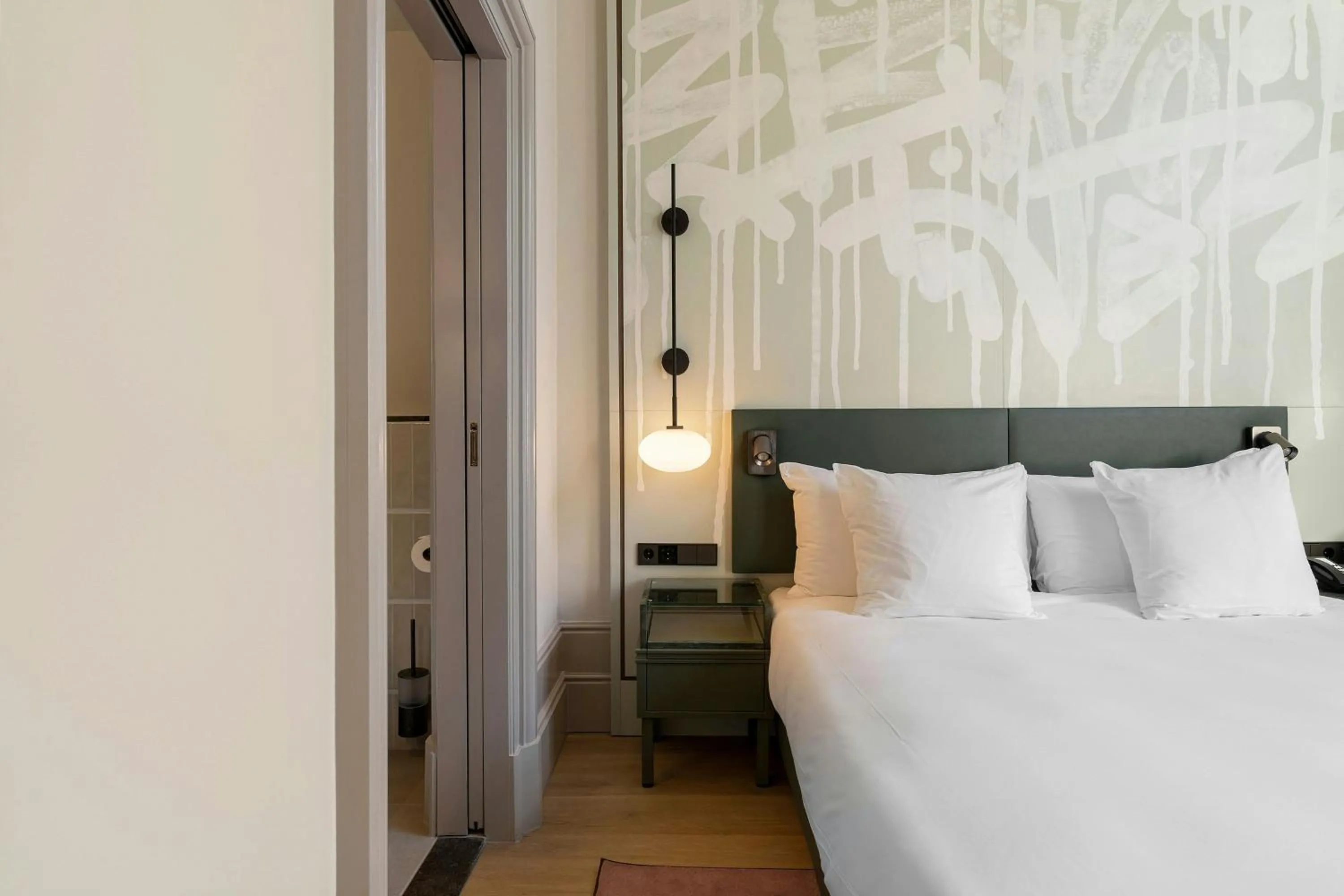 Bedroom, Bed in The College Hotel Amsterdam, Autograph Collection