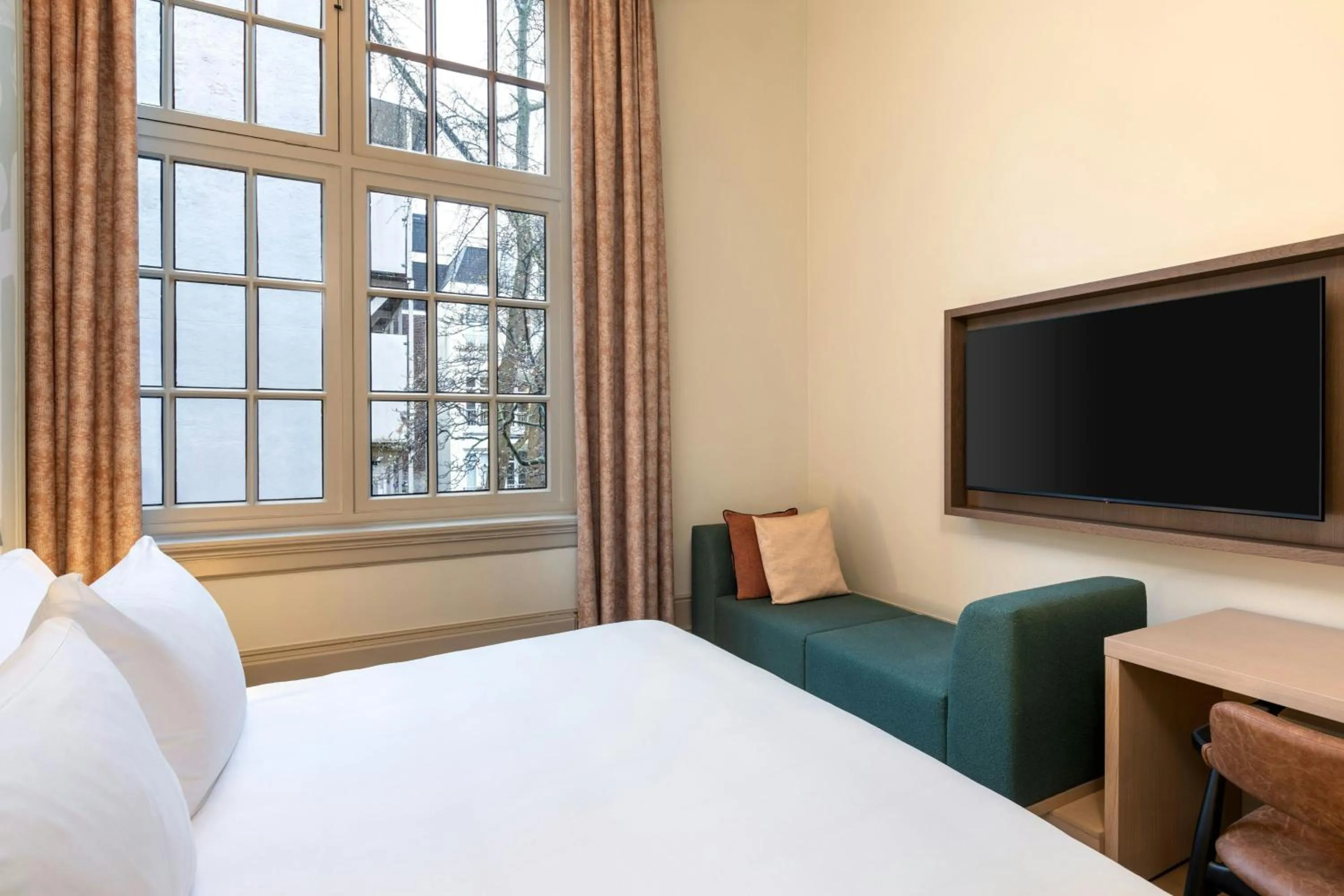 Photo of the whole room, Bed in The College Hotel Amsterdam, Autograph Collection