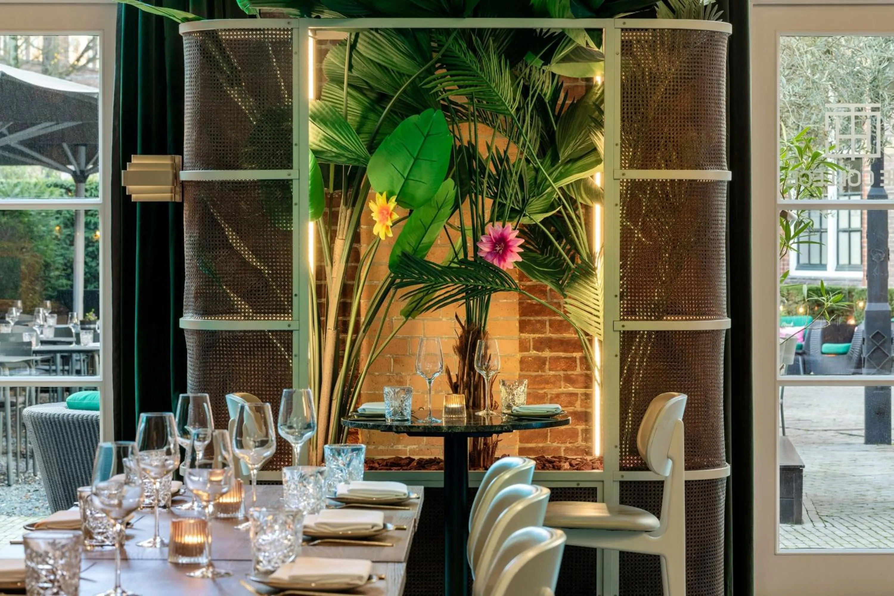 Lounge or bar in The College Hotel Amsterdam, Autograph Collection