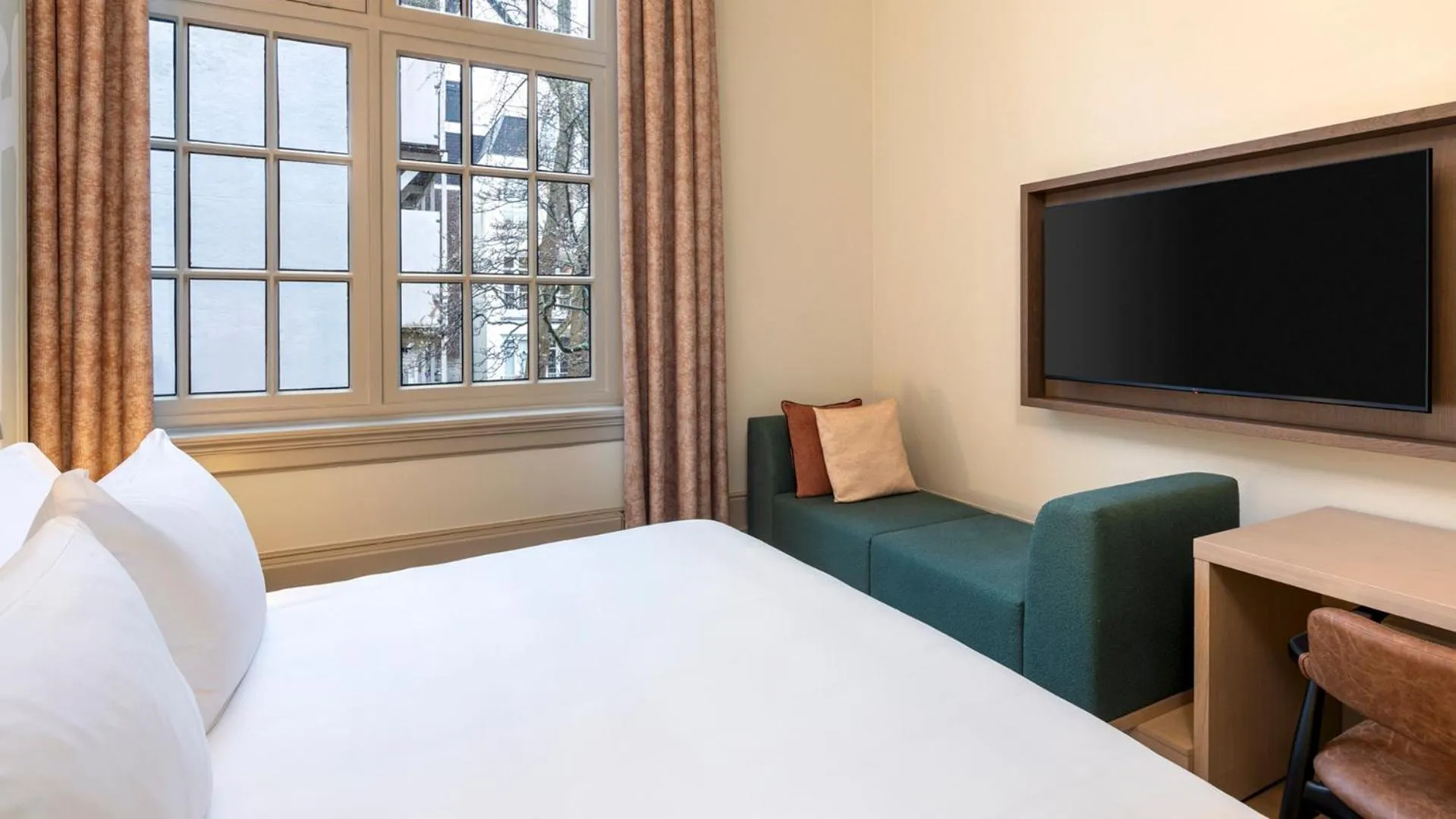 Seating area, Bed in The College Hotel Amsterdam, Autograph Collection