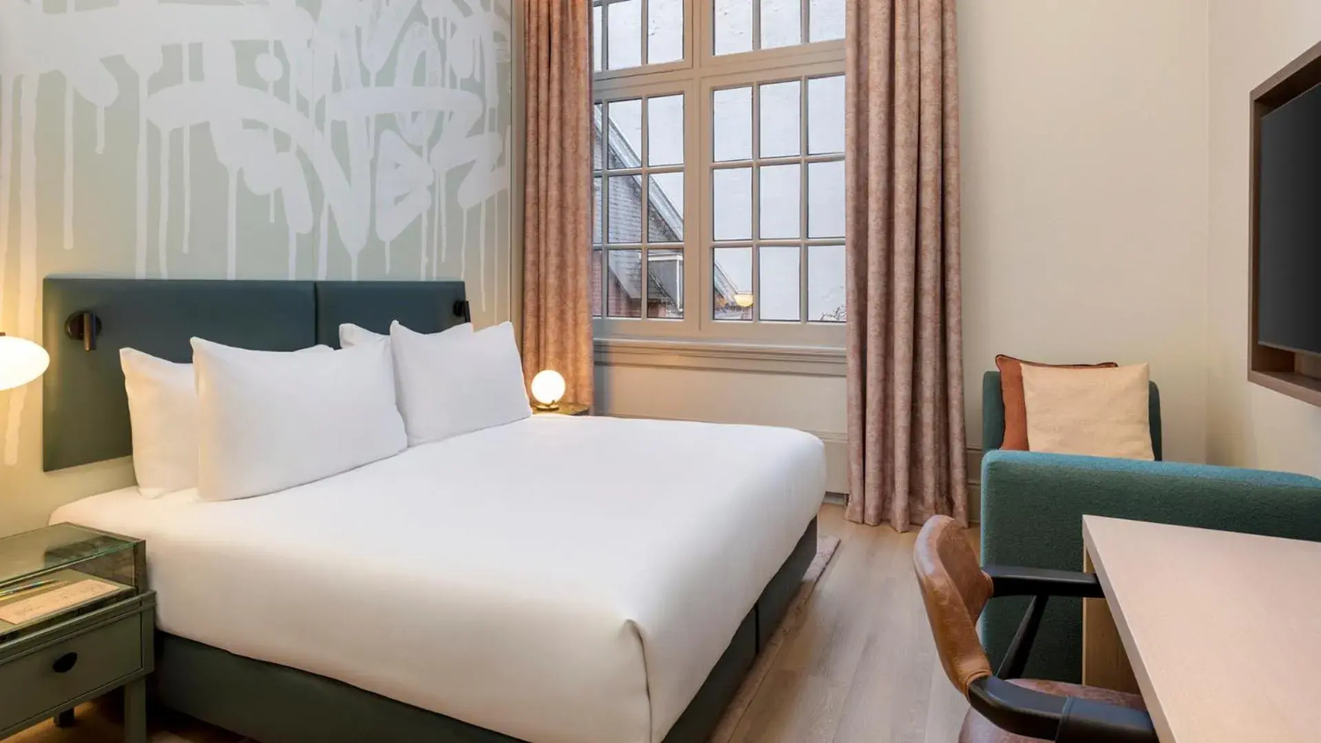 Bedroom, Bed in The College Hotel Amsterdam, Autograph Collection Bedroom, Bed in The College Hotel Amsterdam, Autograph Collection