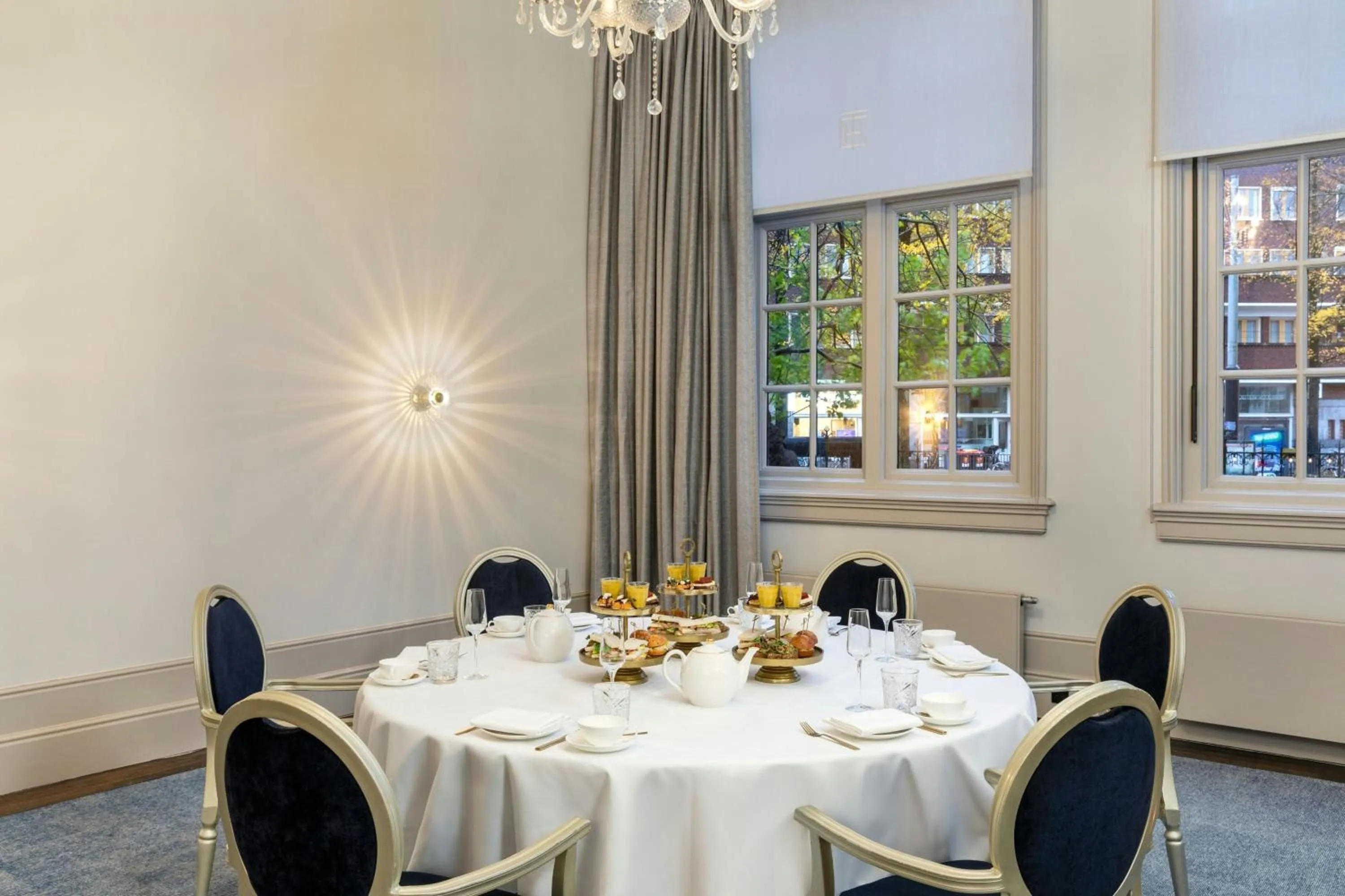 Lounge or bar in The College Hotel Amsterdam, Autograph Collection